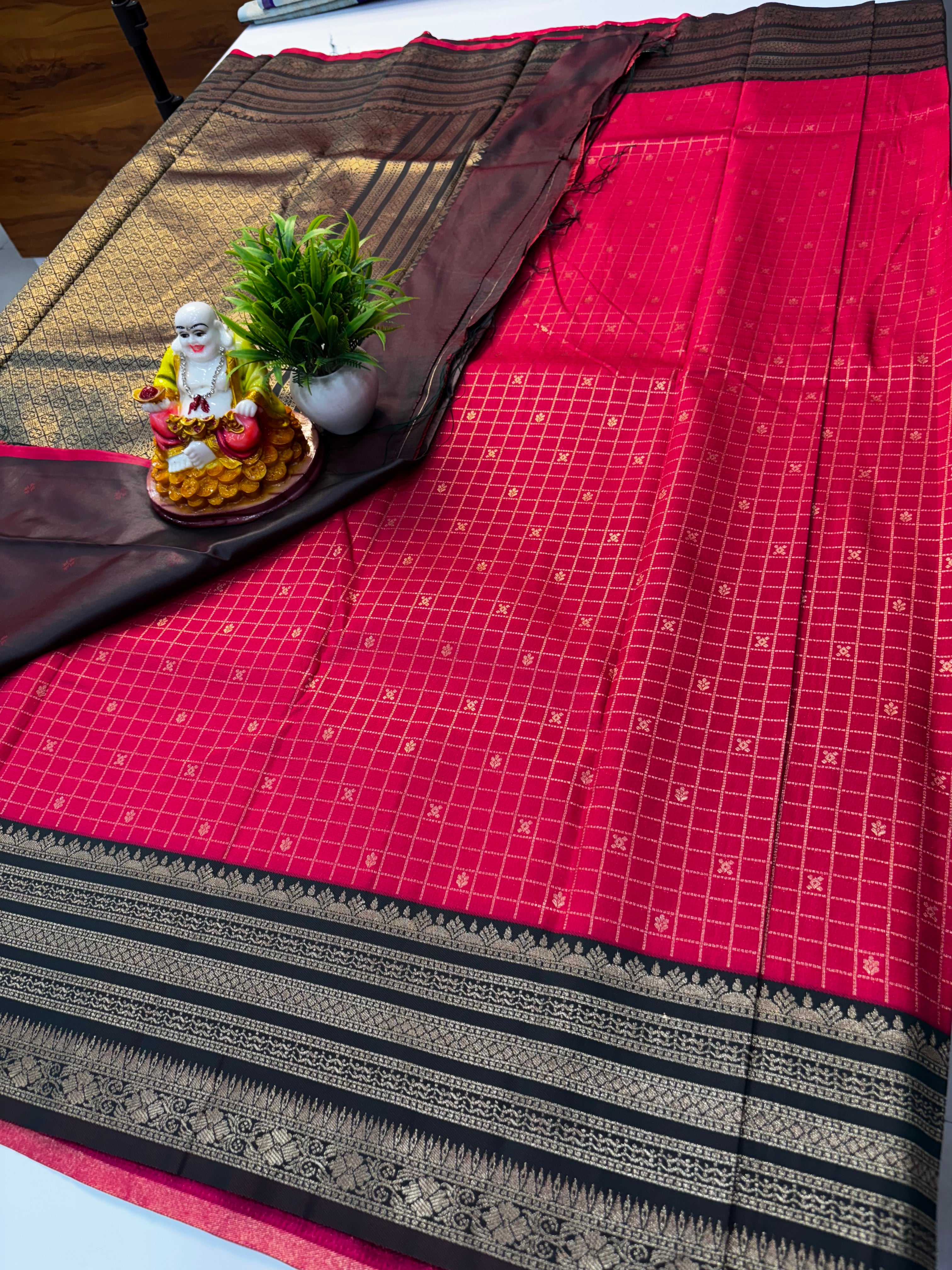 Semi Silk Saree with Checks Pattern & Rich Pallu