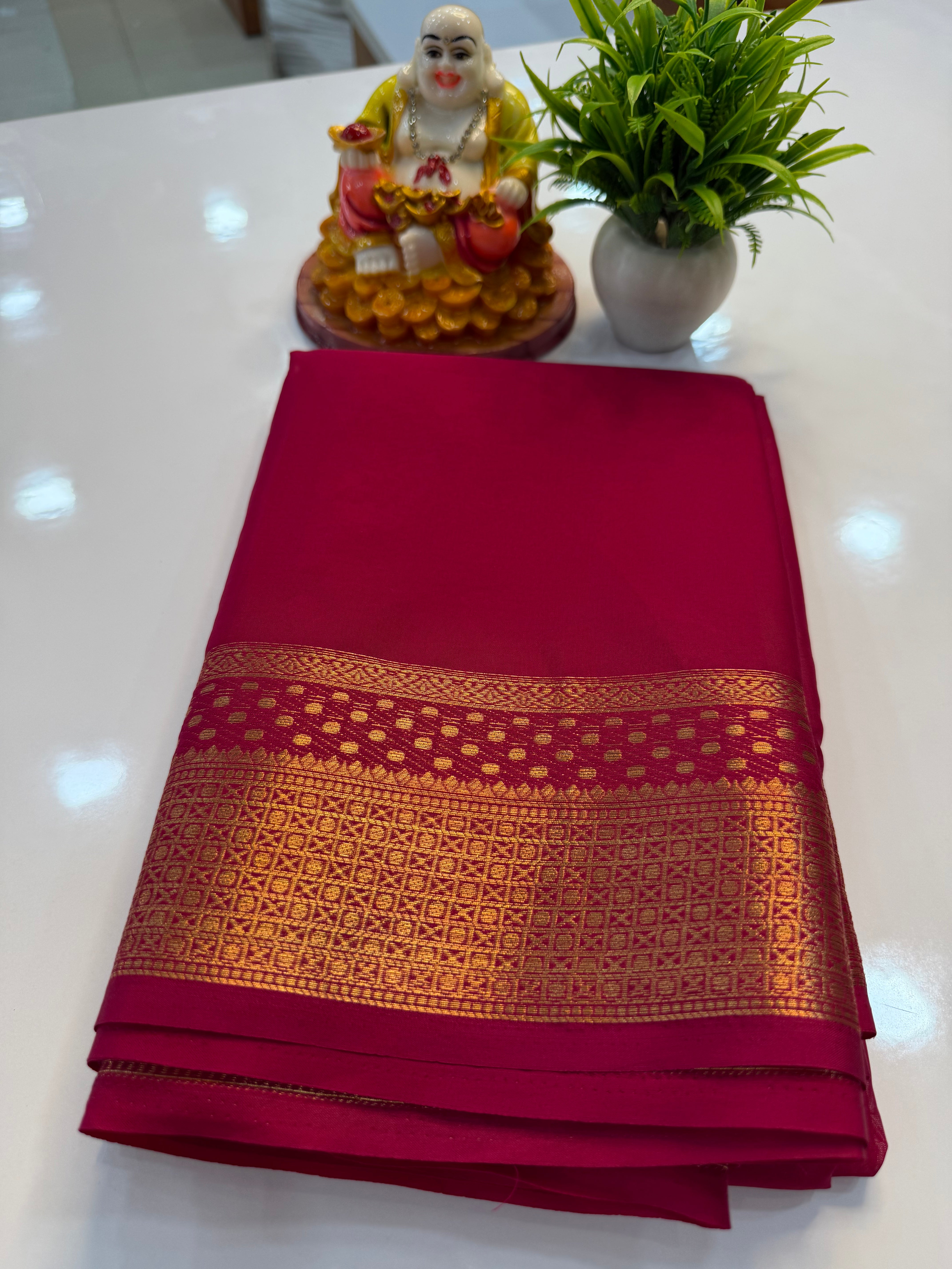 Mysore Crepe Silk Saree with Elegant Bindhi Border – Padmavathi Silks and Sarees