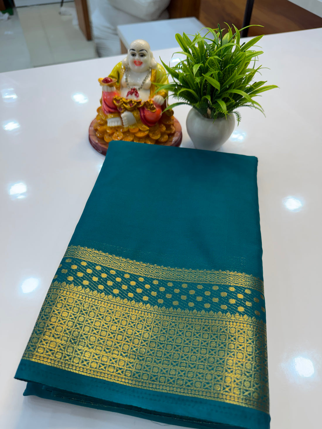 Mysore Crepe Silk Saree with Elegant Bindhi Border – Padmavathi Silks and Sarees