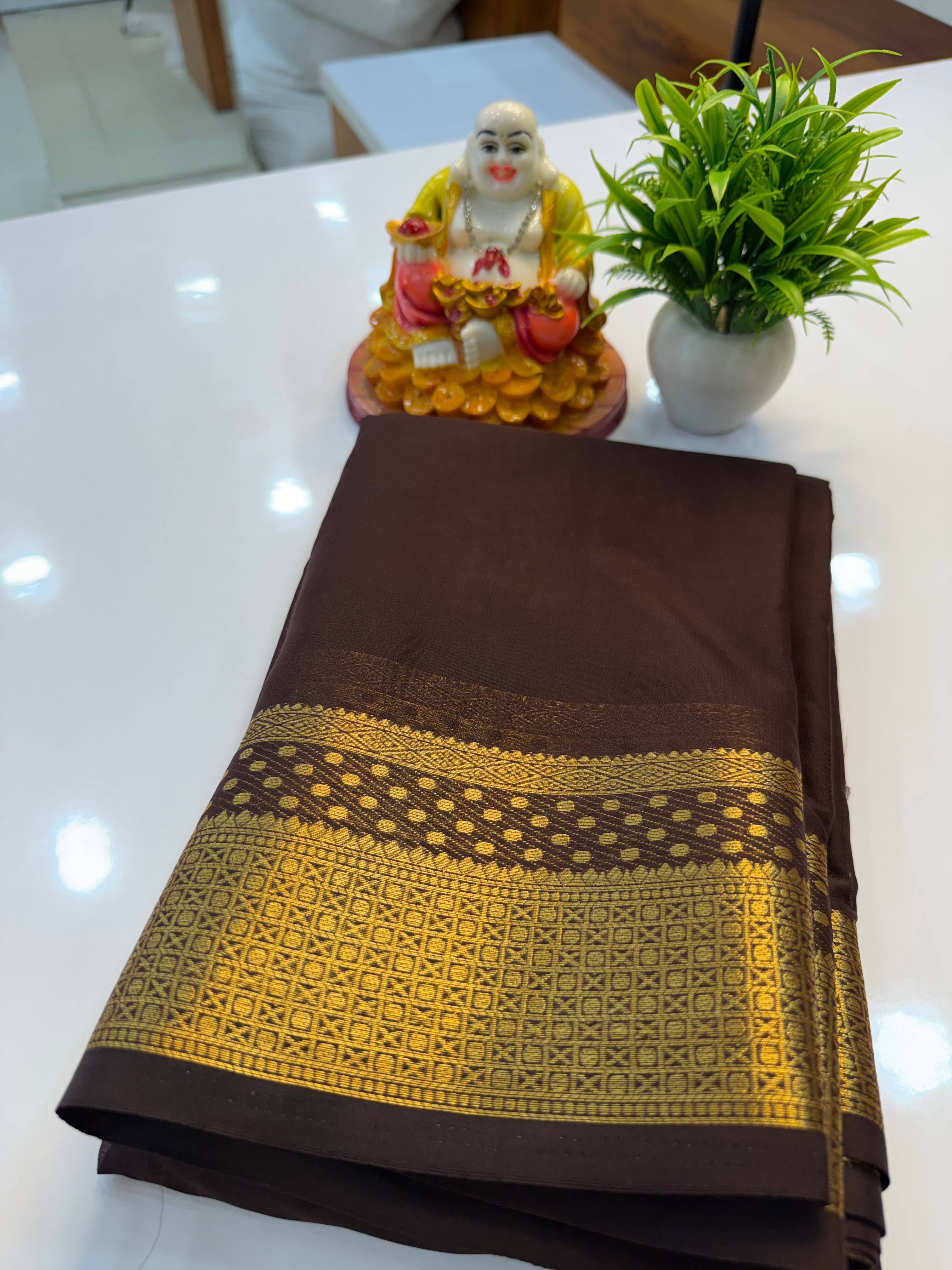 Mysore Crepe Silk Saree with Elegant Bindhi Border – Padmavathi Silks and Sarees