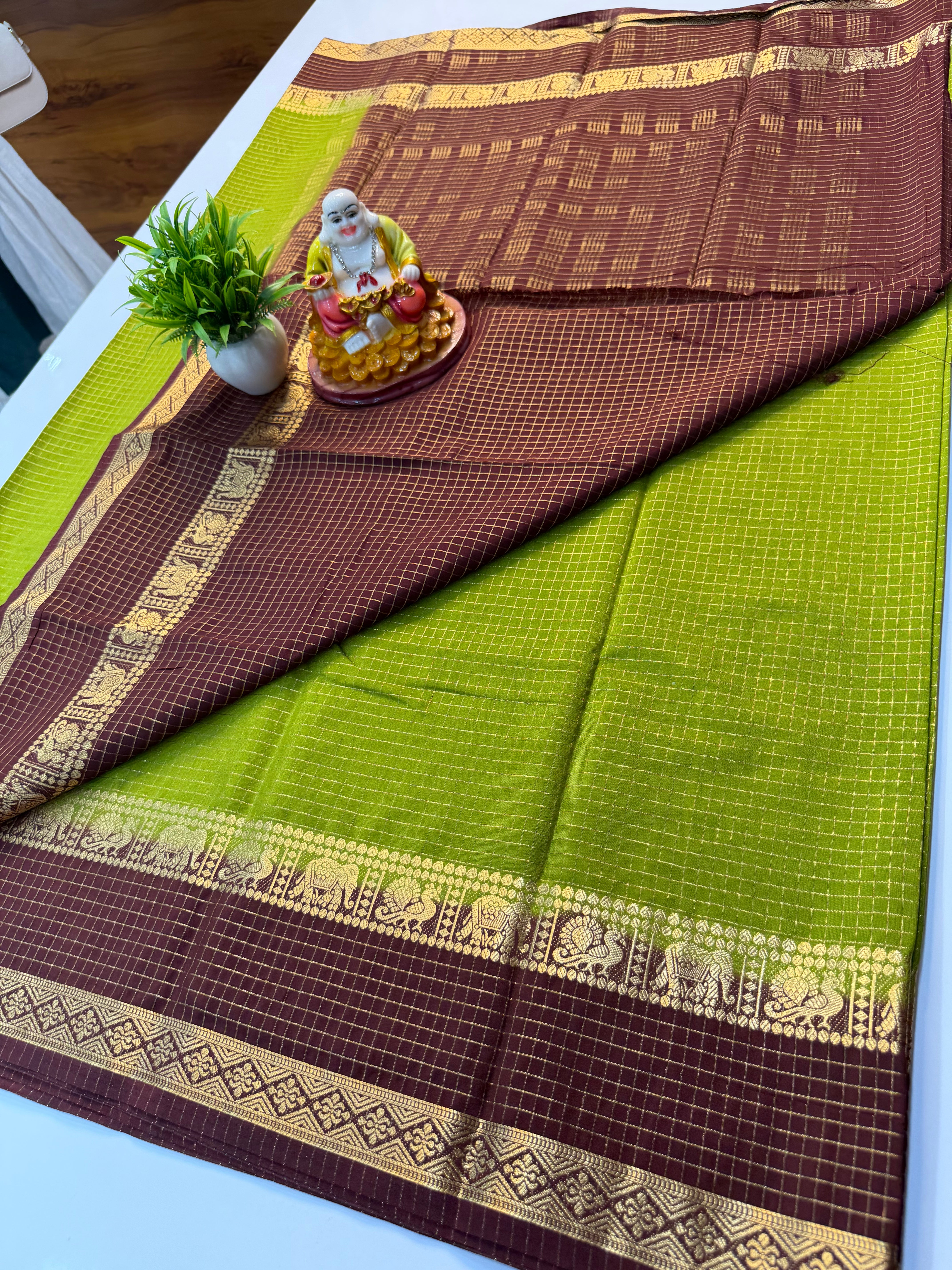 Premium Crepe Silk Saree with Checks Pattern & Bentex Border