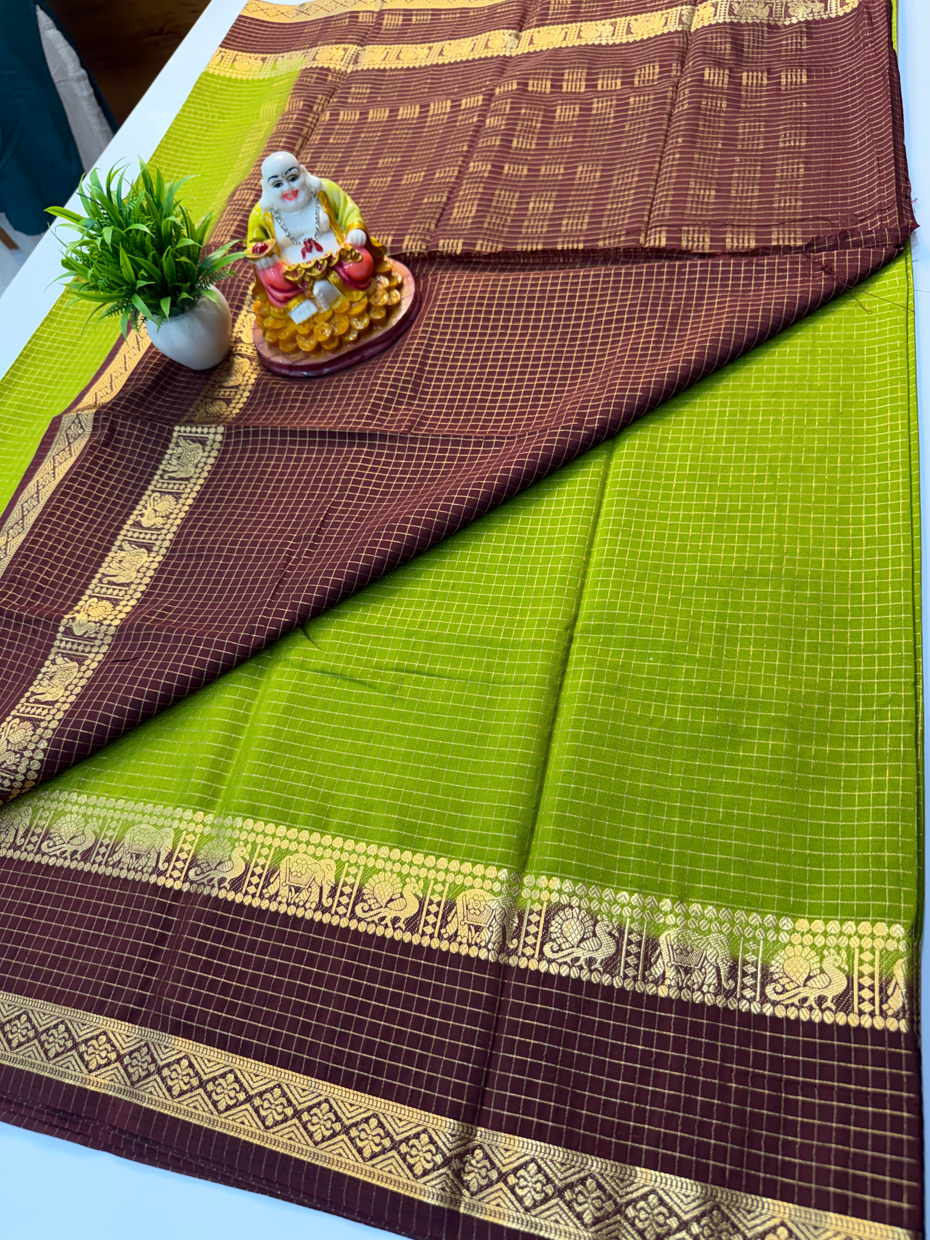 Premium Crepe Silk Saree with Checks Pattern & Bentex Border