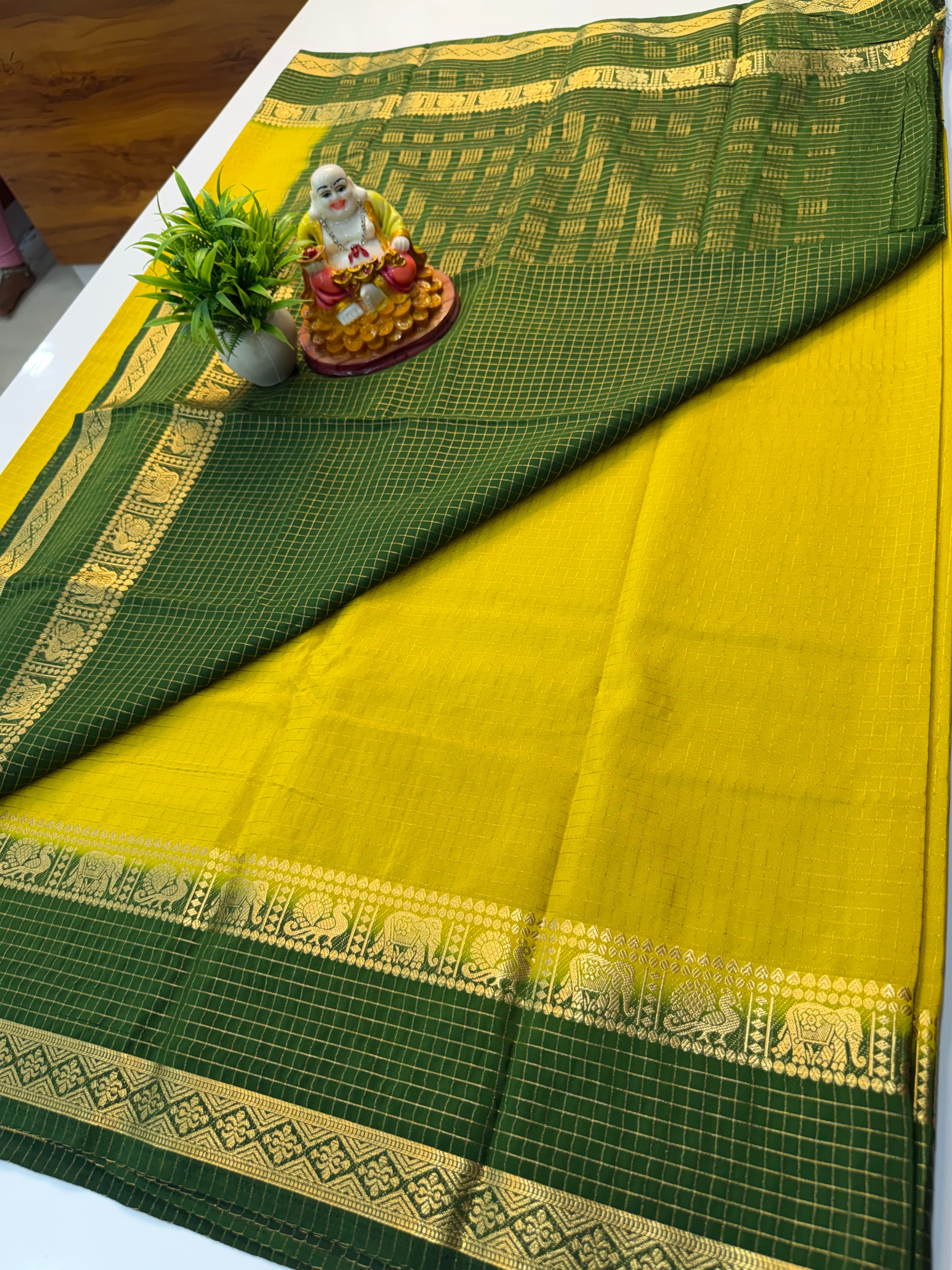 Premium Crepe Silk Saree with Checks Pattern & Bentex Border
