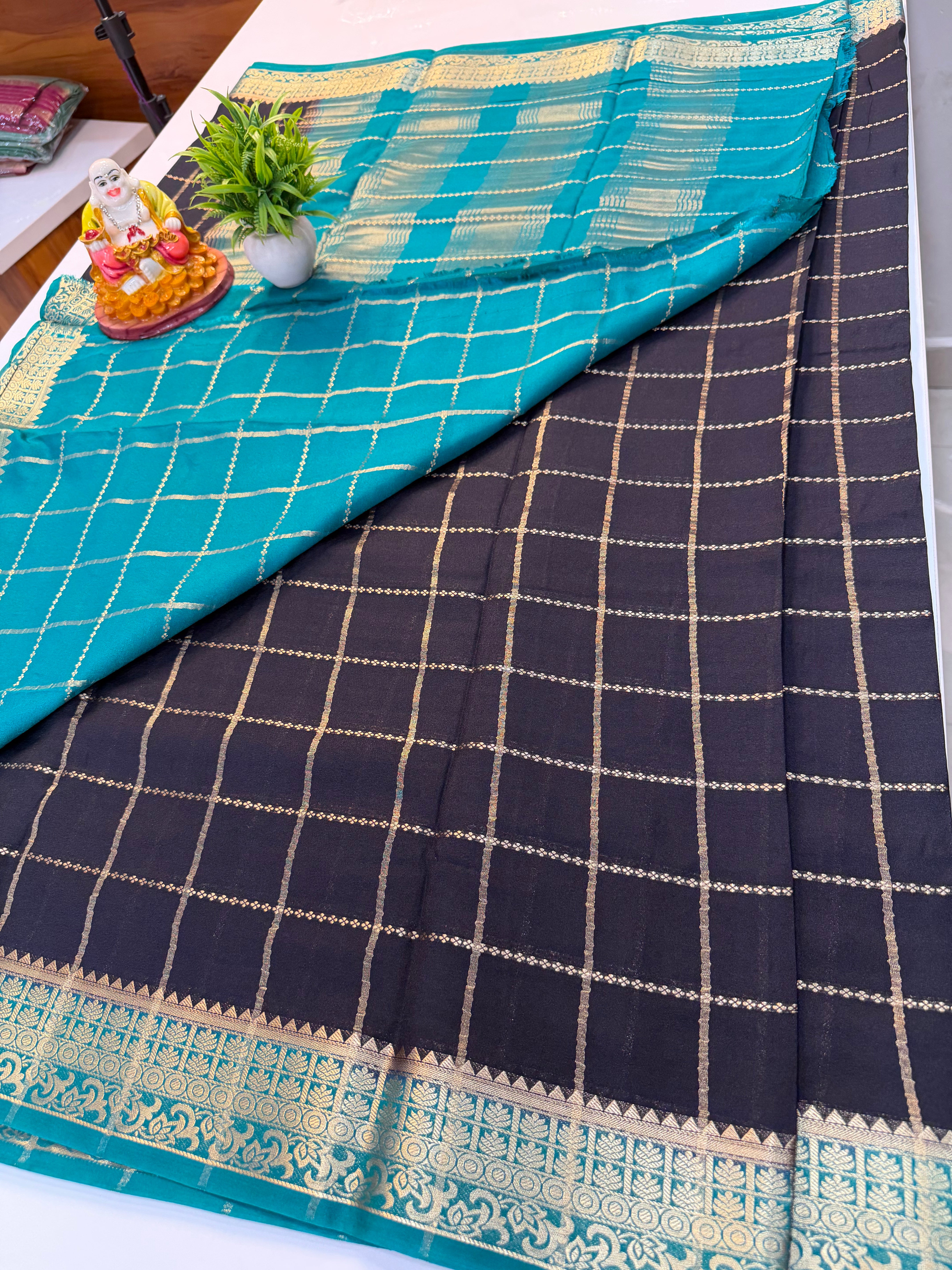 Elegant Chiffon Saree with Stylish Checks Pattern