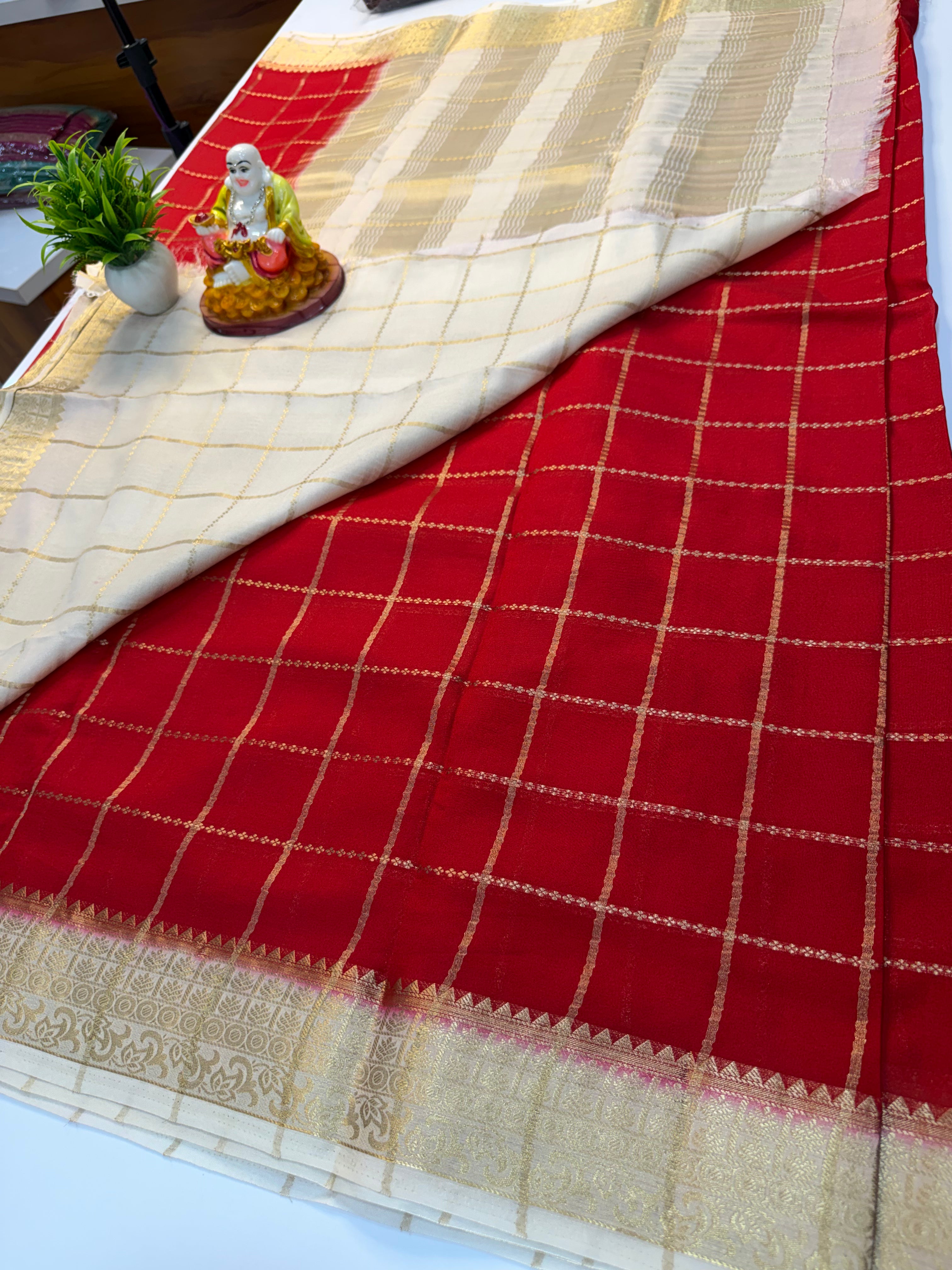 Elegant Chiffon Saree with Stylish Checks Pattern