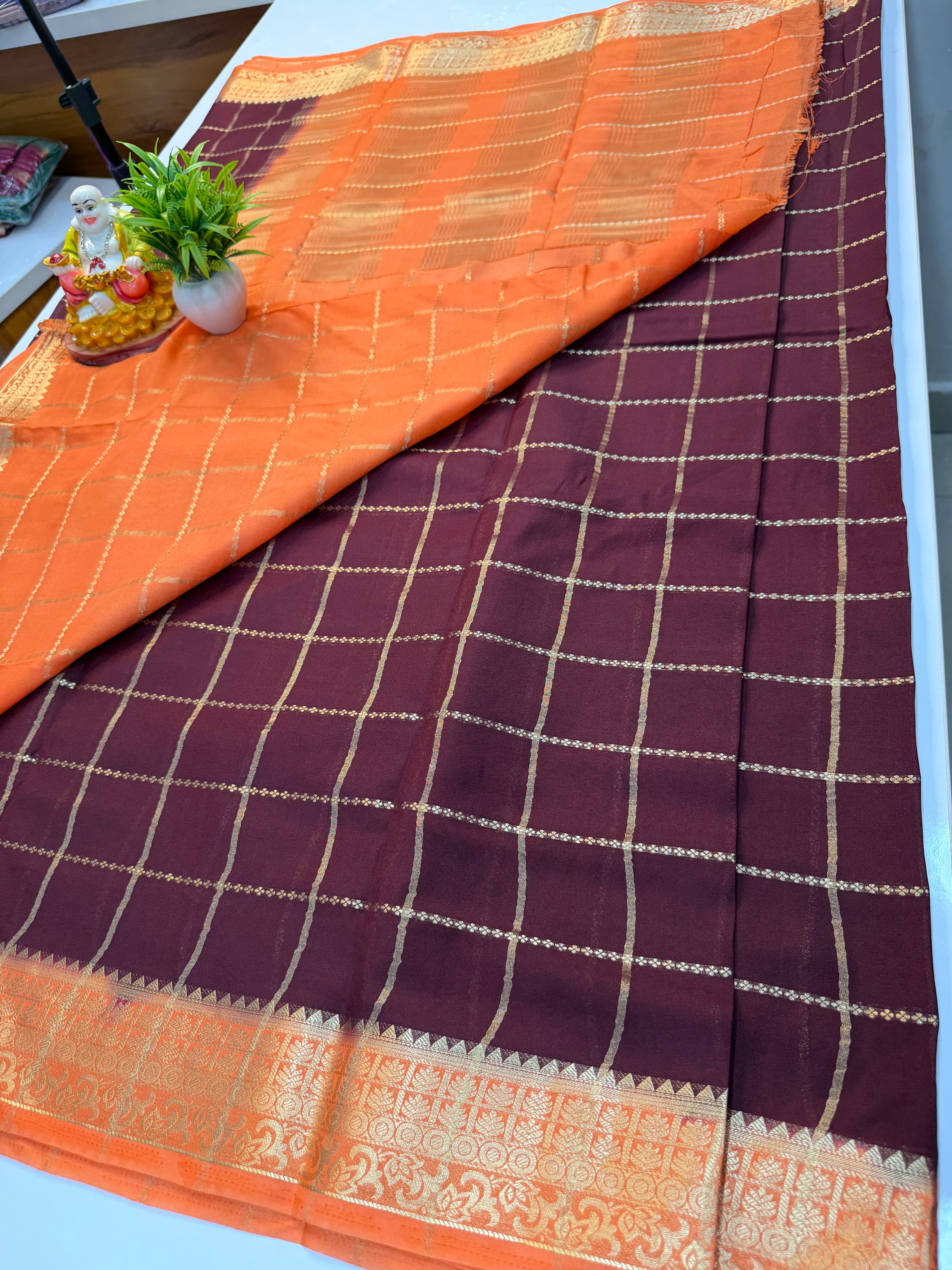 Elegant Chiffon Saree with Stylish Checks Pattern