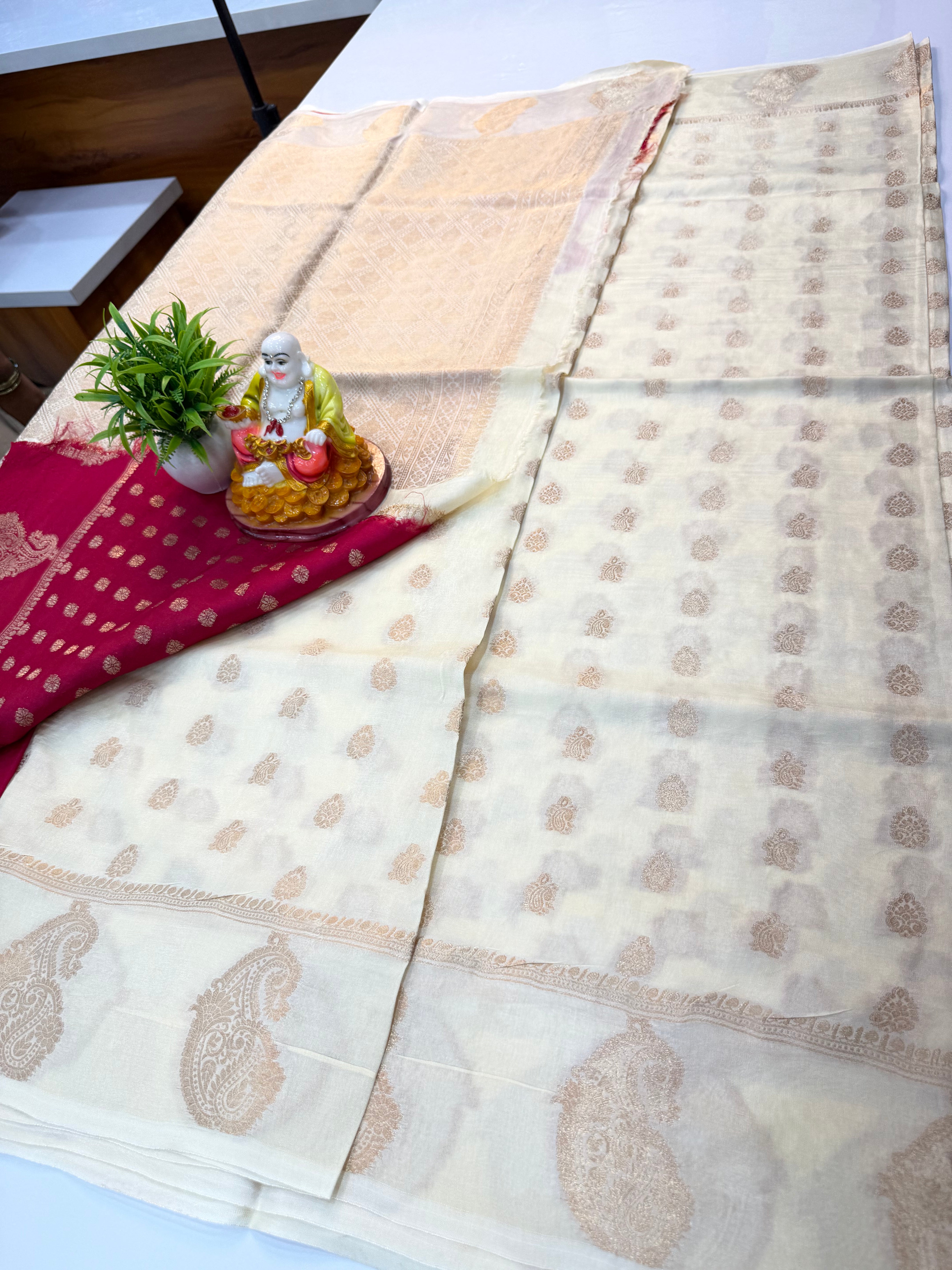 Premium Viscose Saree with Peacock Buttas & Rich Pallu – Elegant Traditional Charm