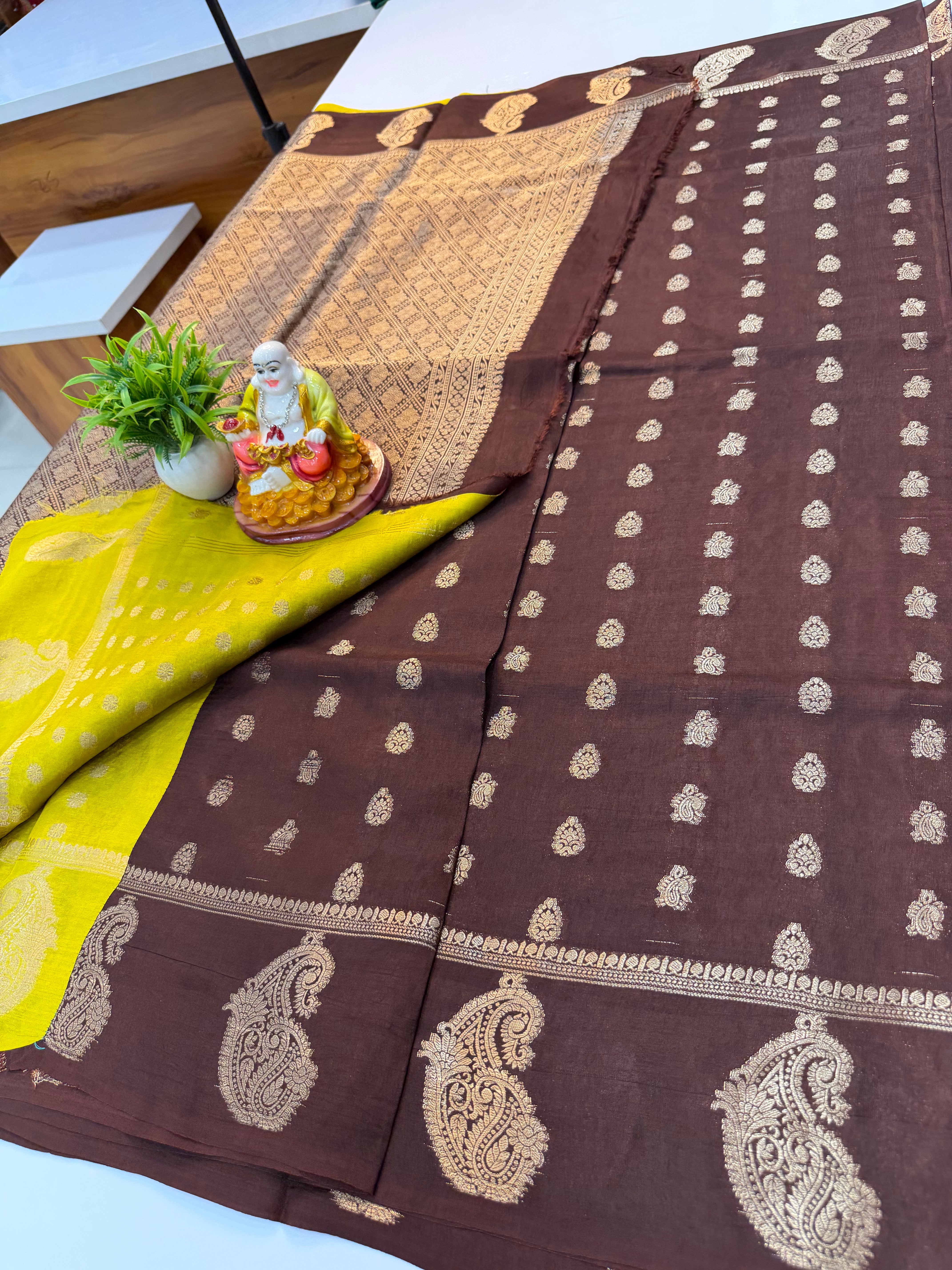 Premium Viscose Saree with Peacock Buttas & Rich Pallu – Elegant Traditional Charm