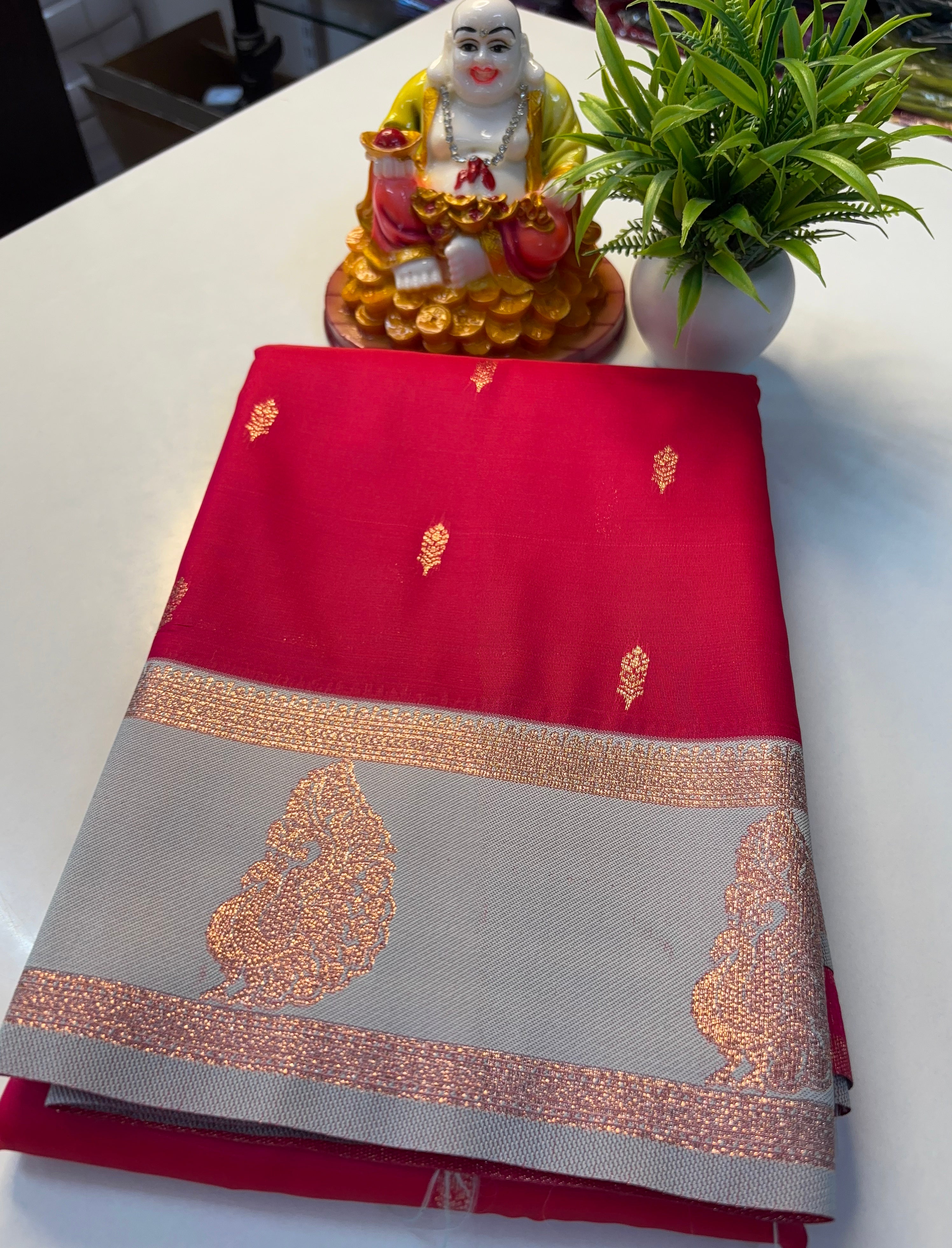 🦚 Premium Semi Silk Saree with Peacock Design & Rich Pallu