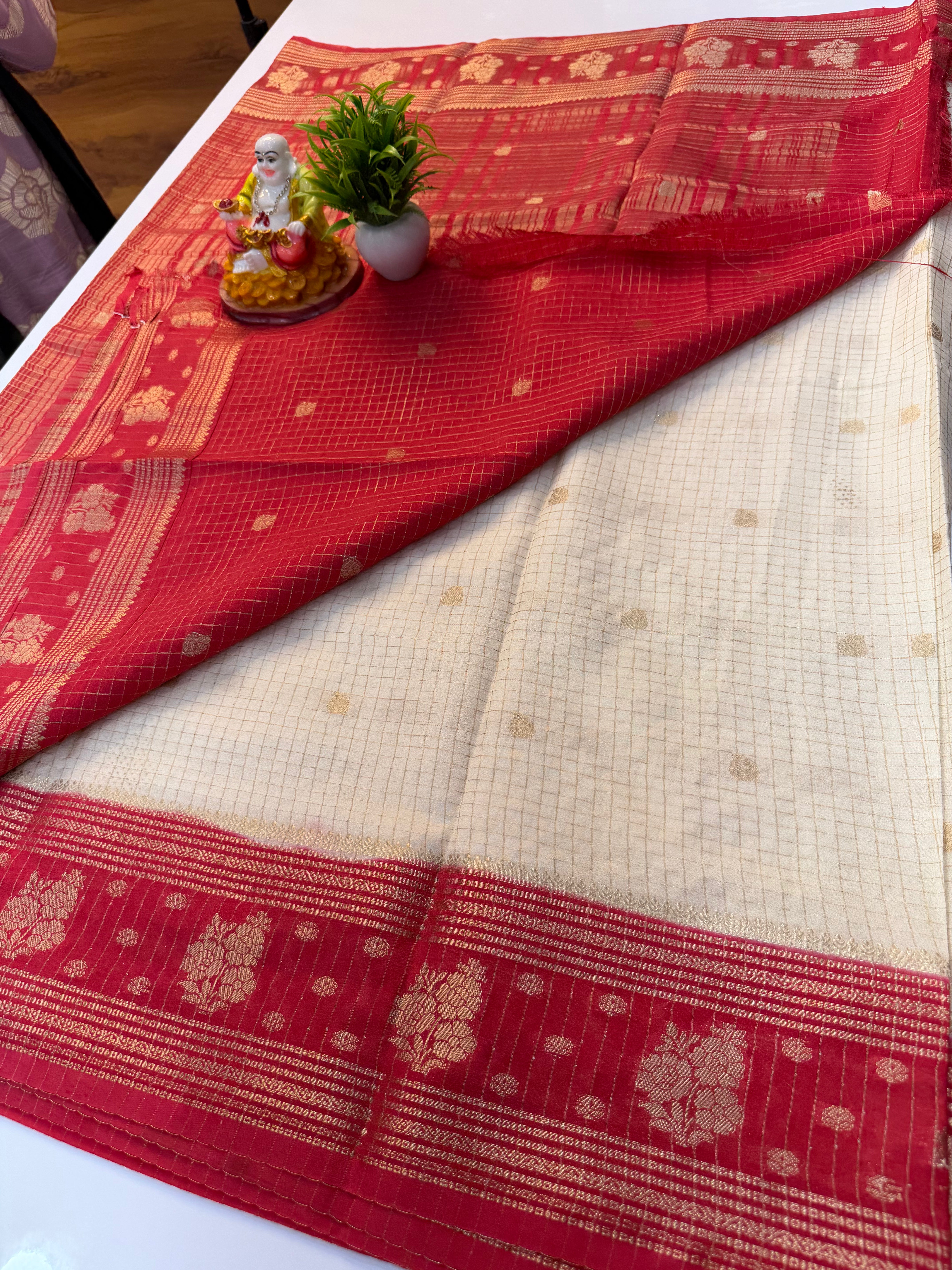 Mysore Crepe Silk Saree with Rich Pallu, Buttas & Checks Pattern – Padmavathi Silks and Sarees