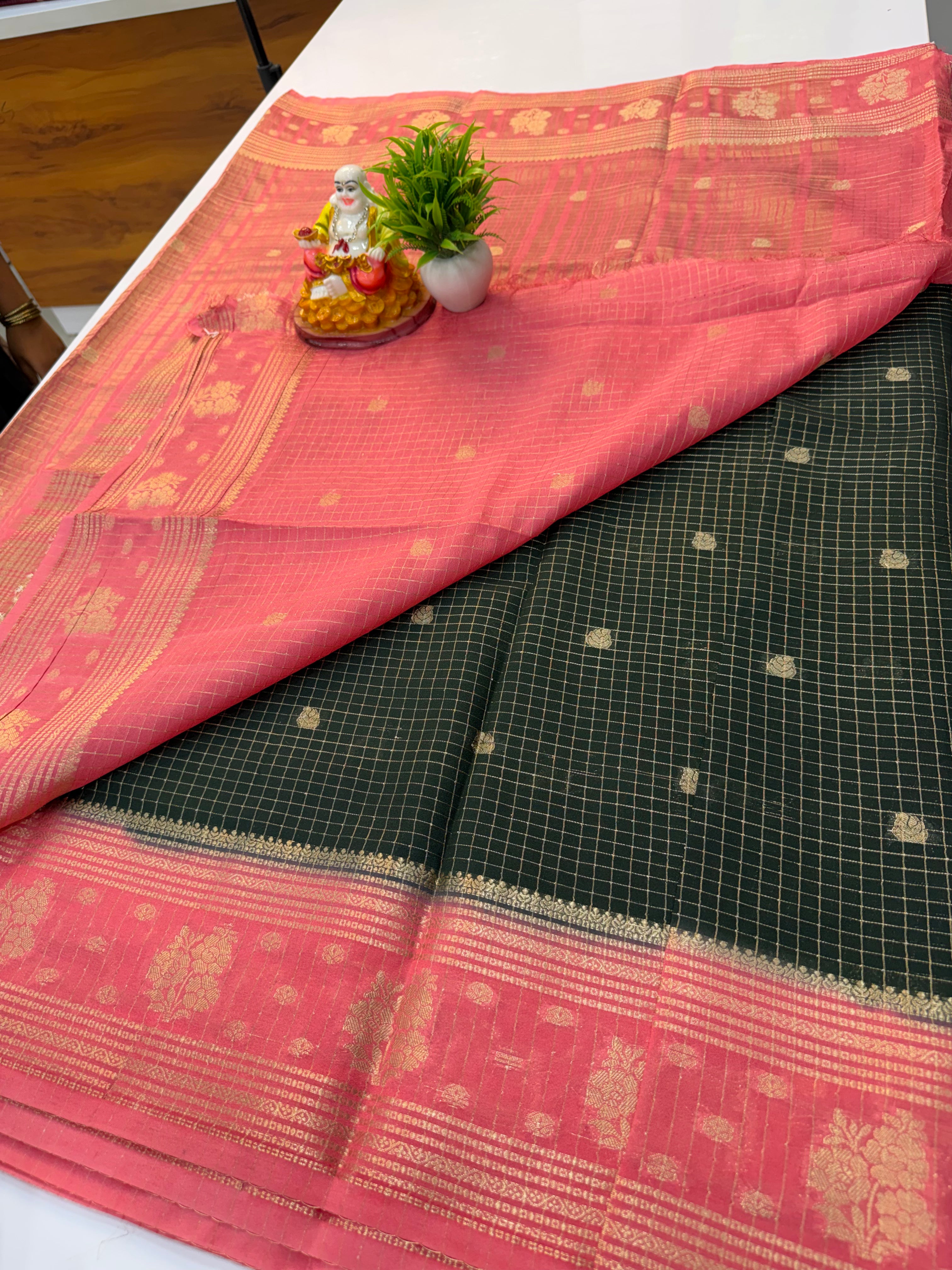 Mysore Crepe Silk Saree with Rich Pallu, Buttas & Checks Pattern – Padmavathi Silks and Sarees