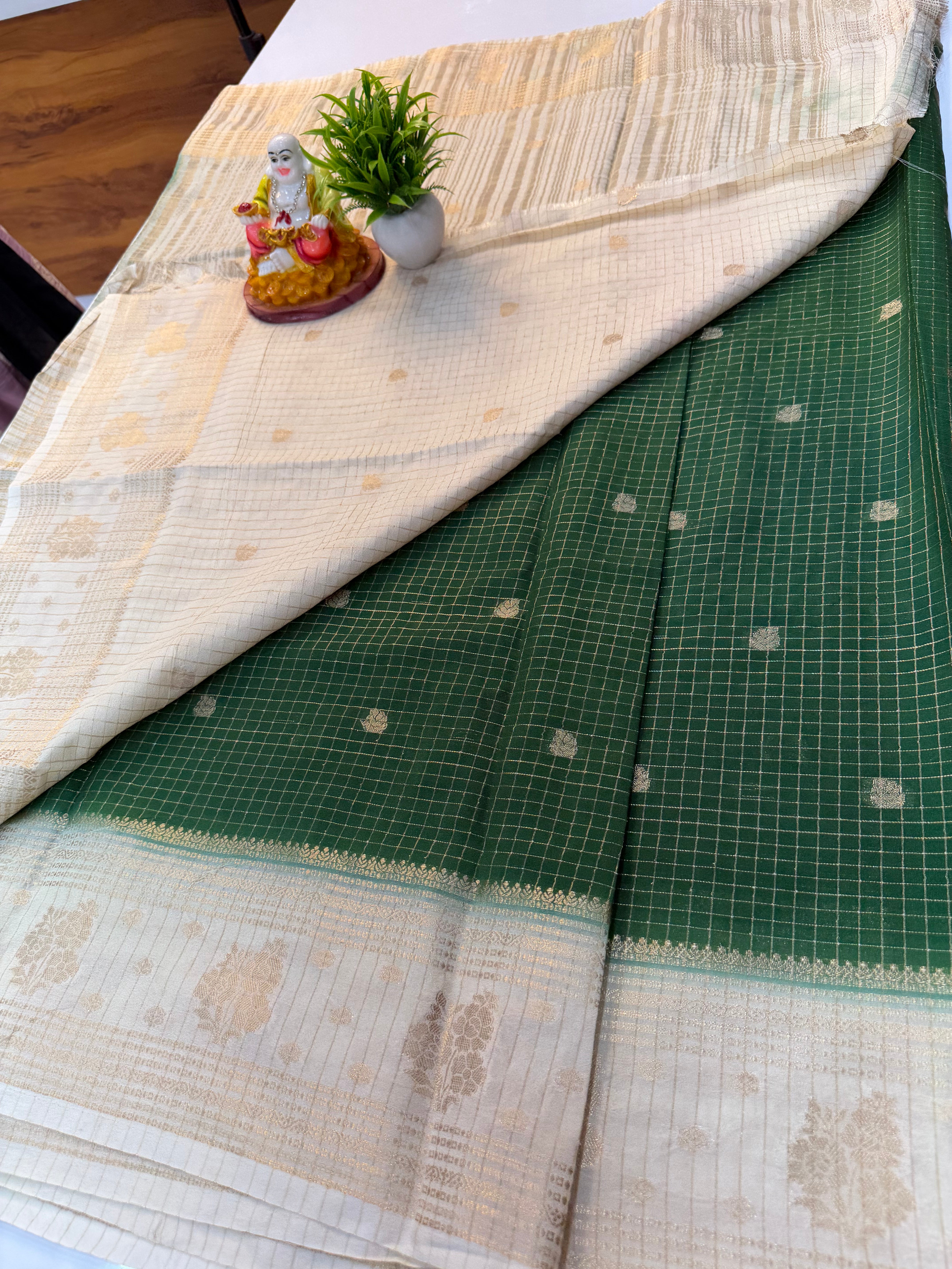 Mysore Crepe Silk Saree with Rich Pallu, Buttas & Checks Pattern – Padmavathi Silks and Sarees