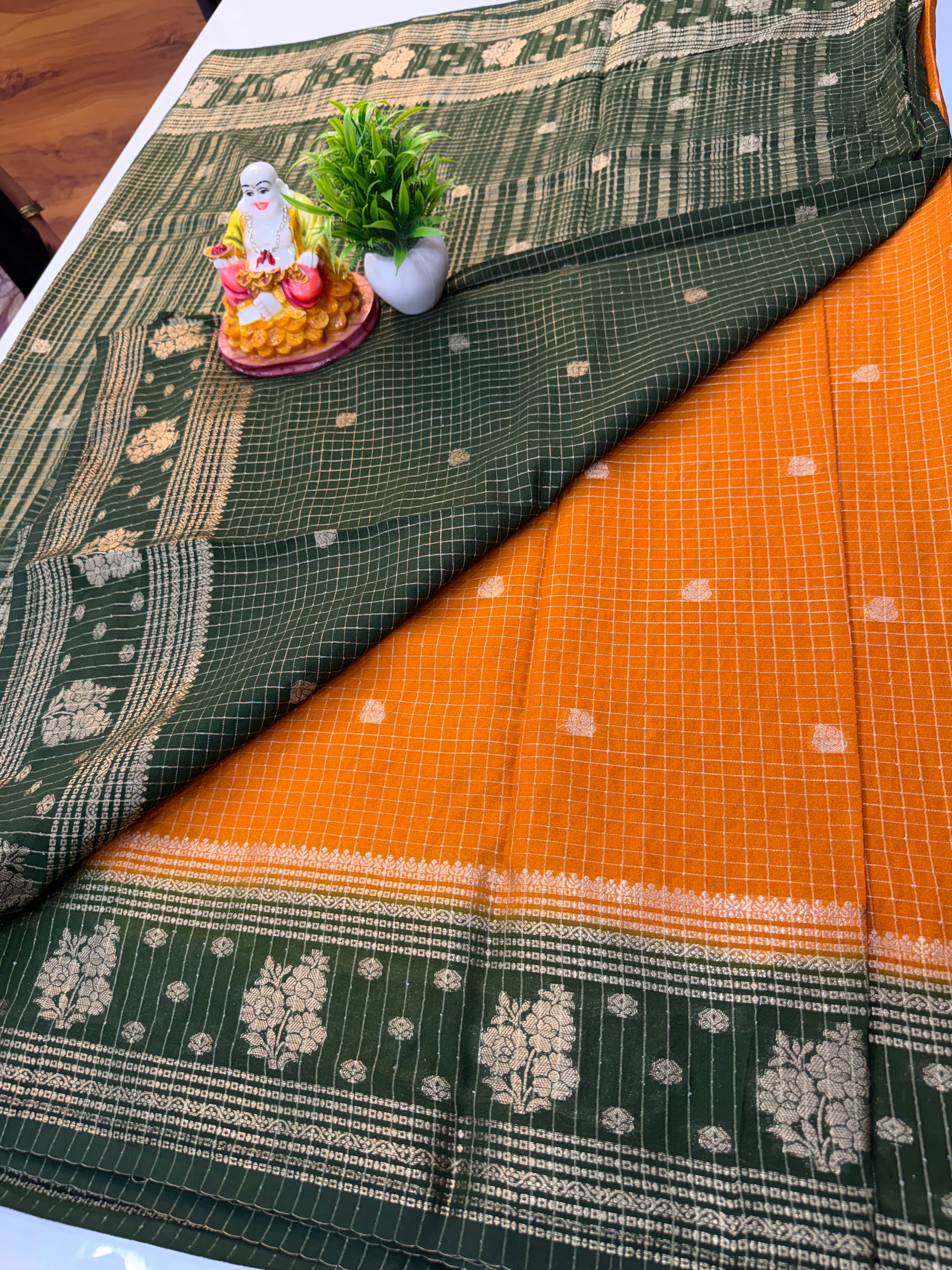 Mysore Crepe Silk Saree with Rich Pallu, Buttas & Checks Pattern – Padmavathi Silks and Sarees