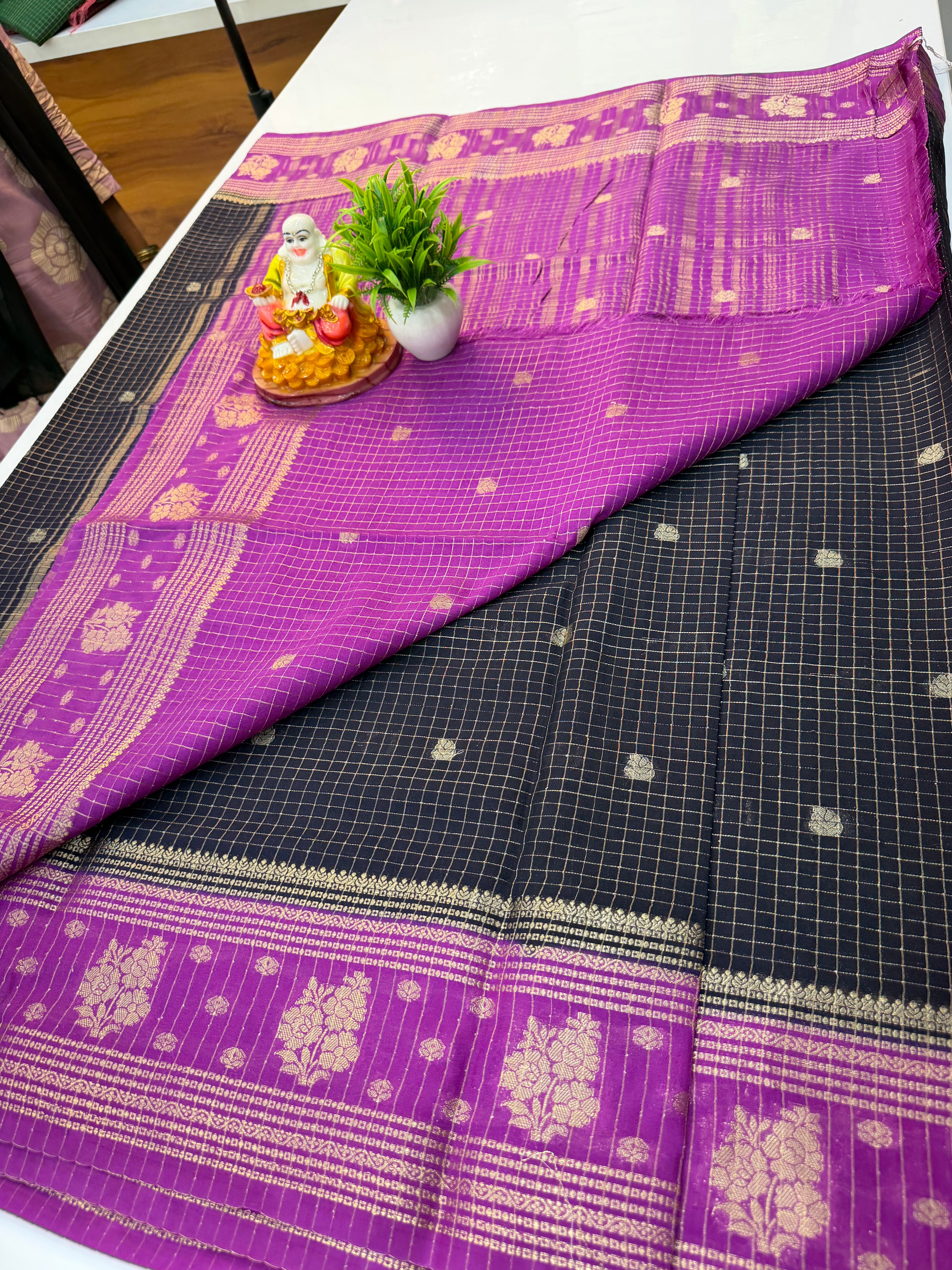 Mysore Crepe Silk Saree with Rich Pallu, Buttas & Checks Pattern – Padmavathi Silks and Sarees