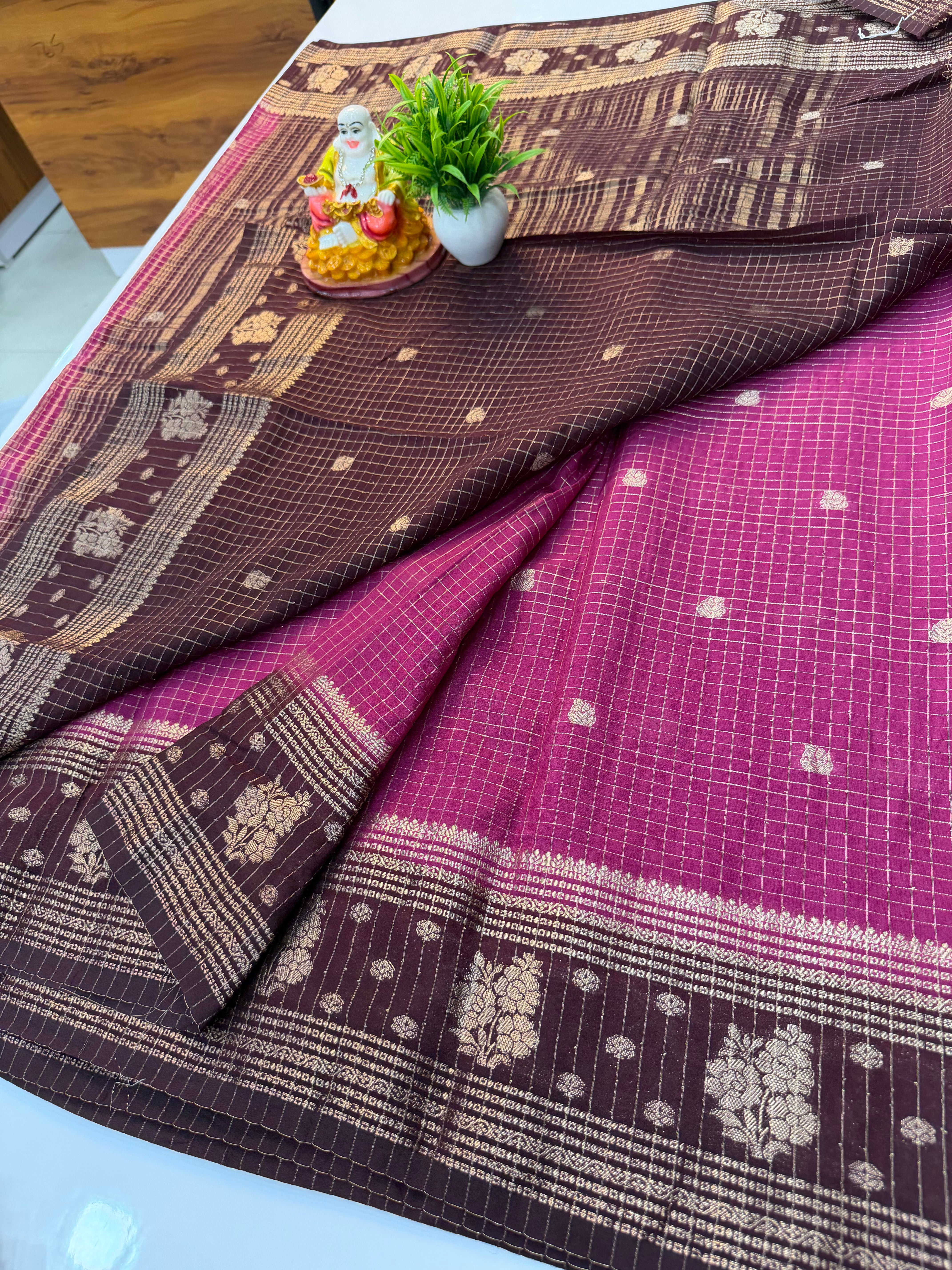 Mysore Crepe Silk Saree with Rich Pallu, Buttas & Checks Pattern – Padmavathi Silks and Sarees