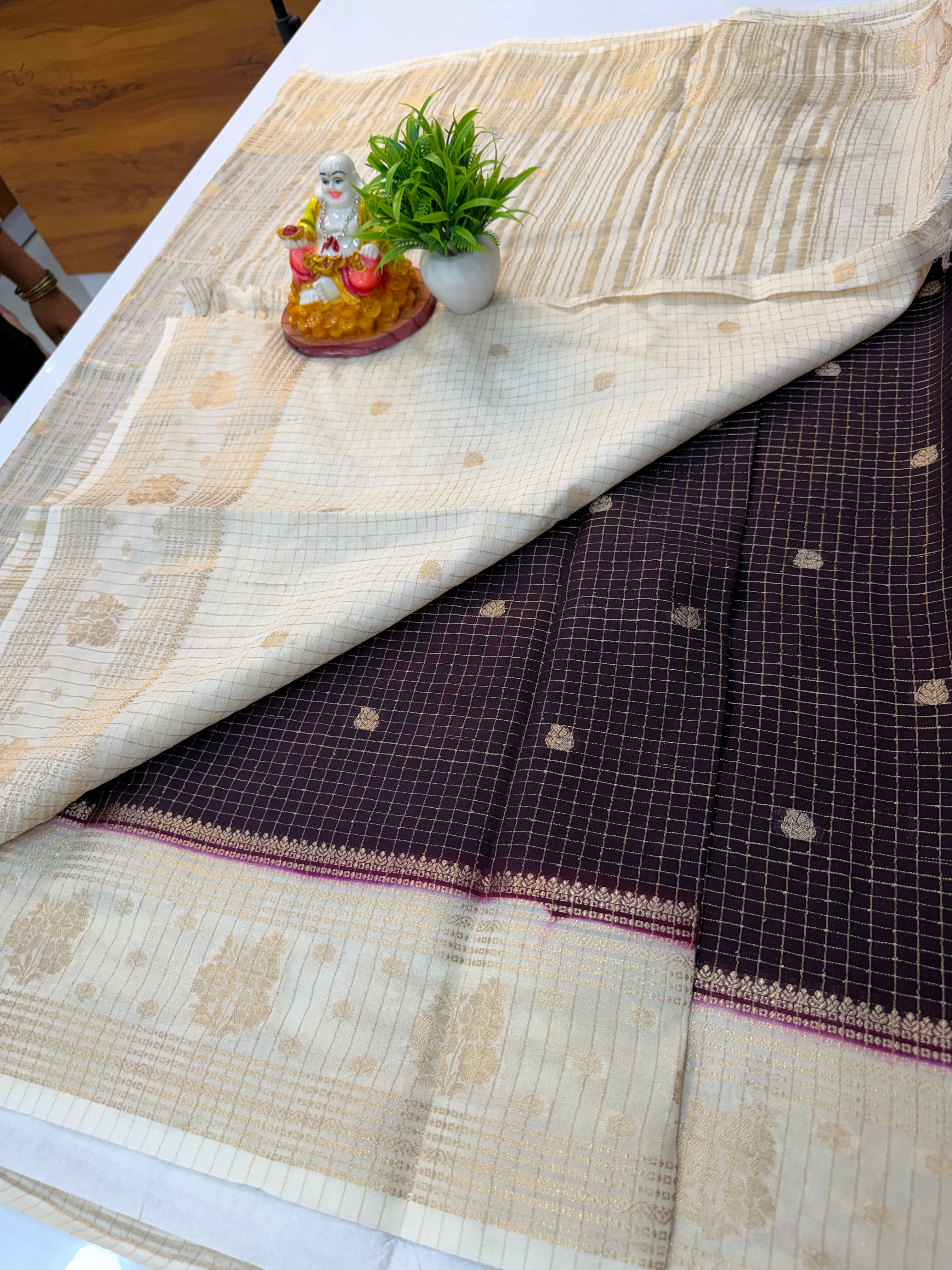 Mysore Crepe Silk Saree with Rich Pallu, Buttas & Checks Pattern – Padmavathi Silks and Sarees