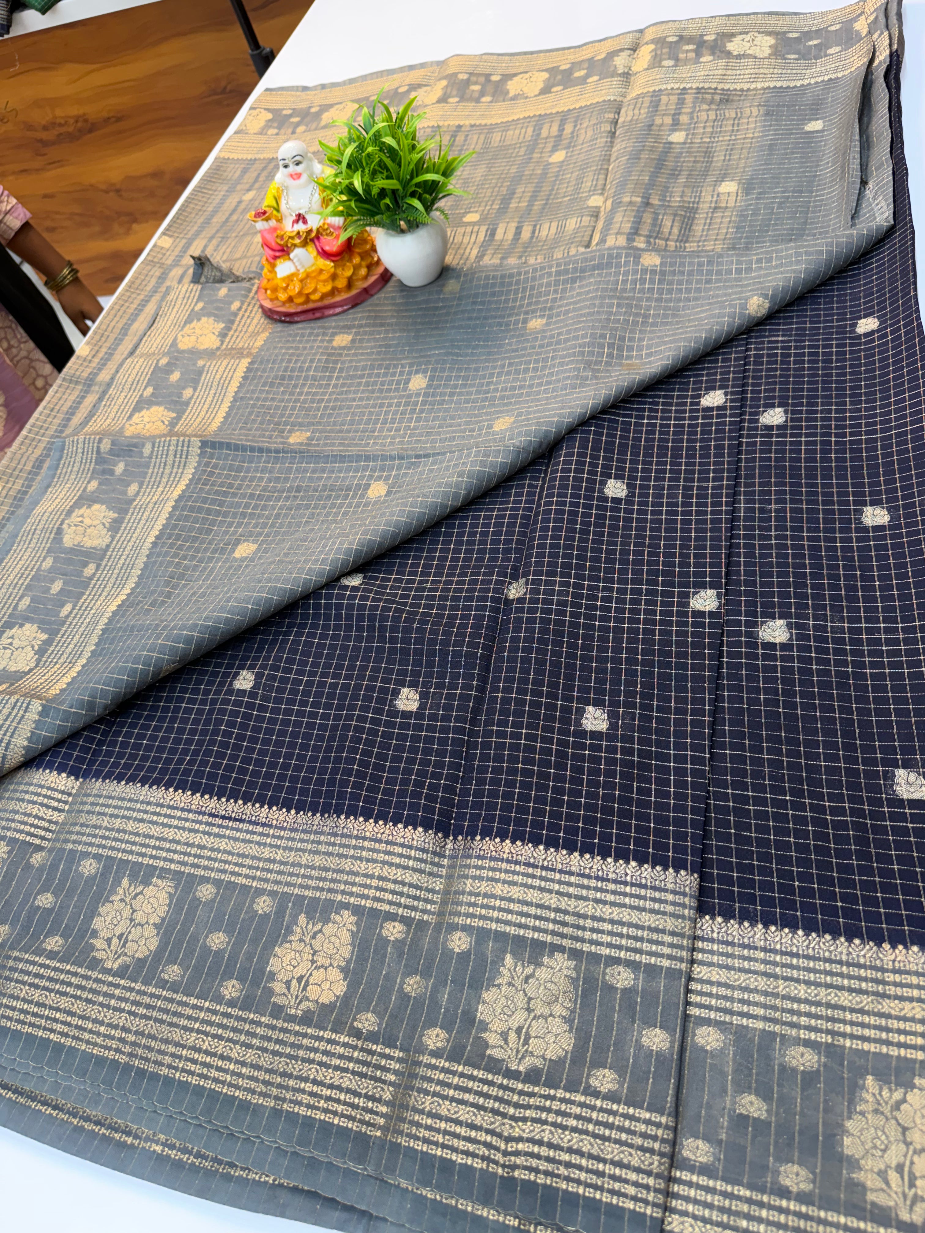 Mysore Crepe Silk Saree with Rich Pallu, Buttas & Checks Pattern – Padmavathi Silks and Sarees