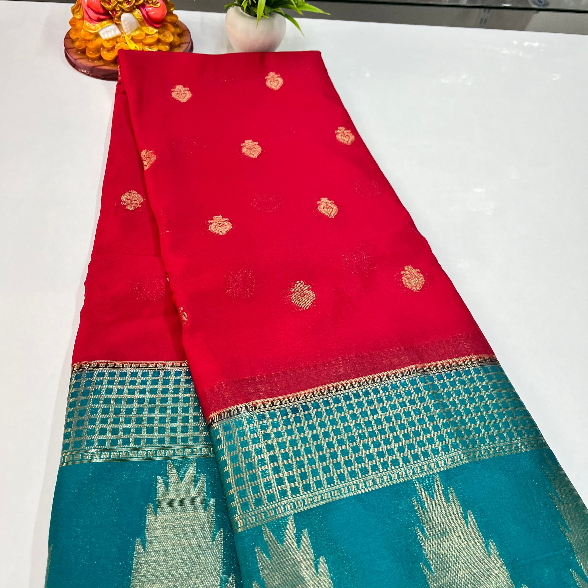 Beautiful Chiffon Saree with Temple Border and Contrast Blouse