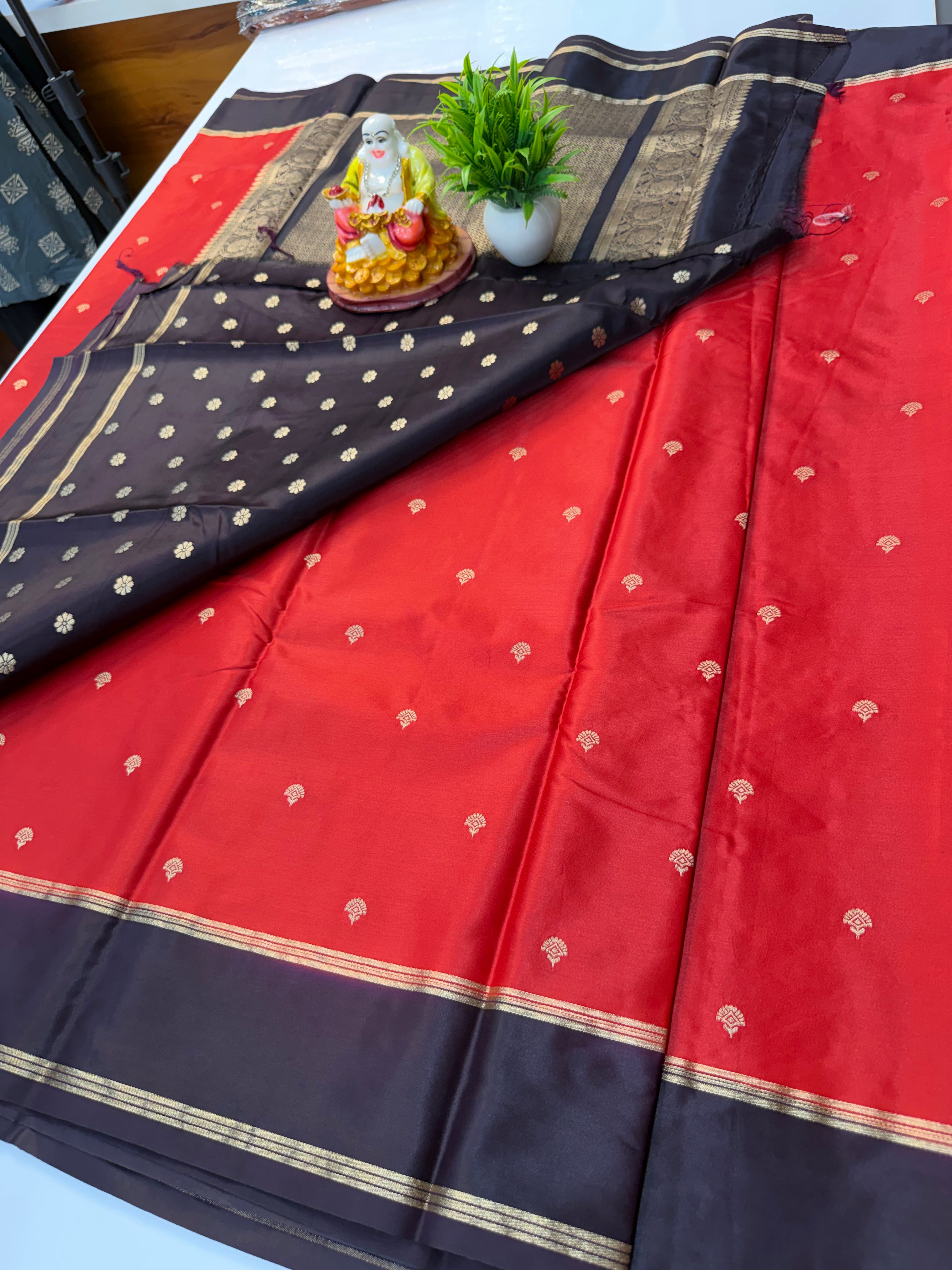 Premium Gajji Silk Saree with Buttas & Bentex Border with Rich Pallu