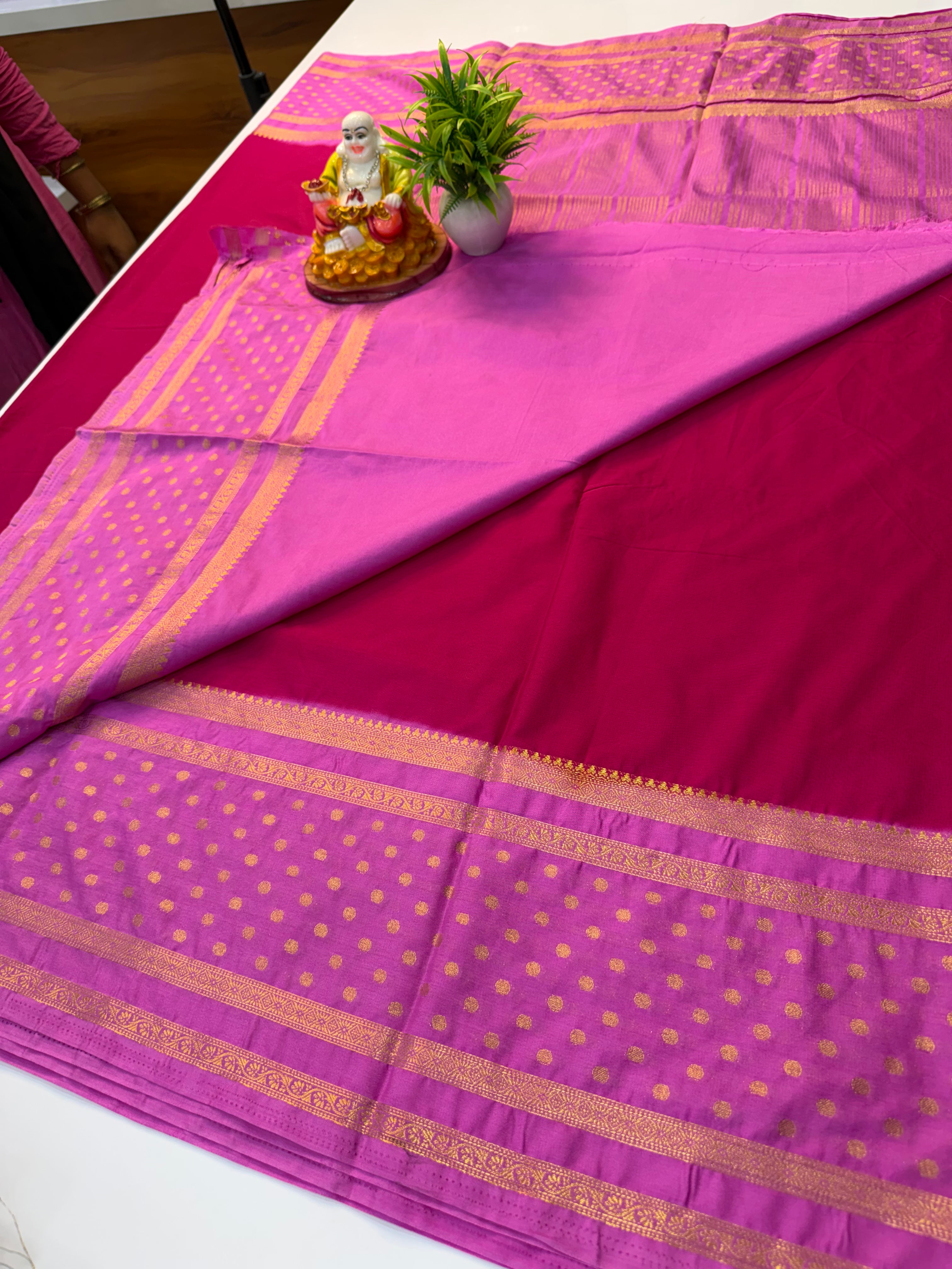 Beautiful Bindhi Border Saree with Rich Pallu – Elegance in Every Drape