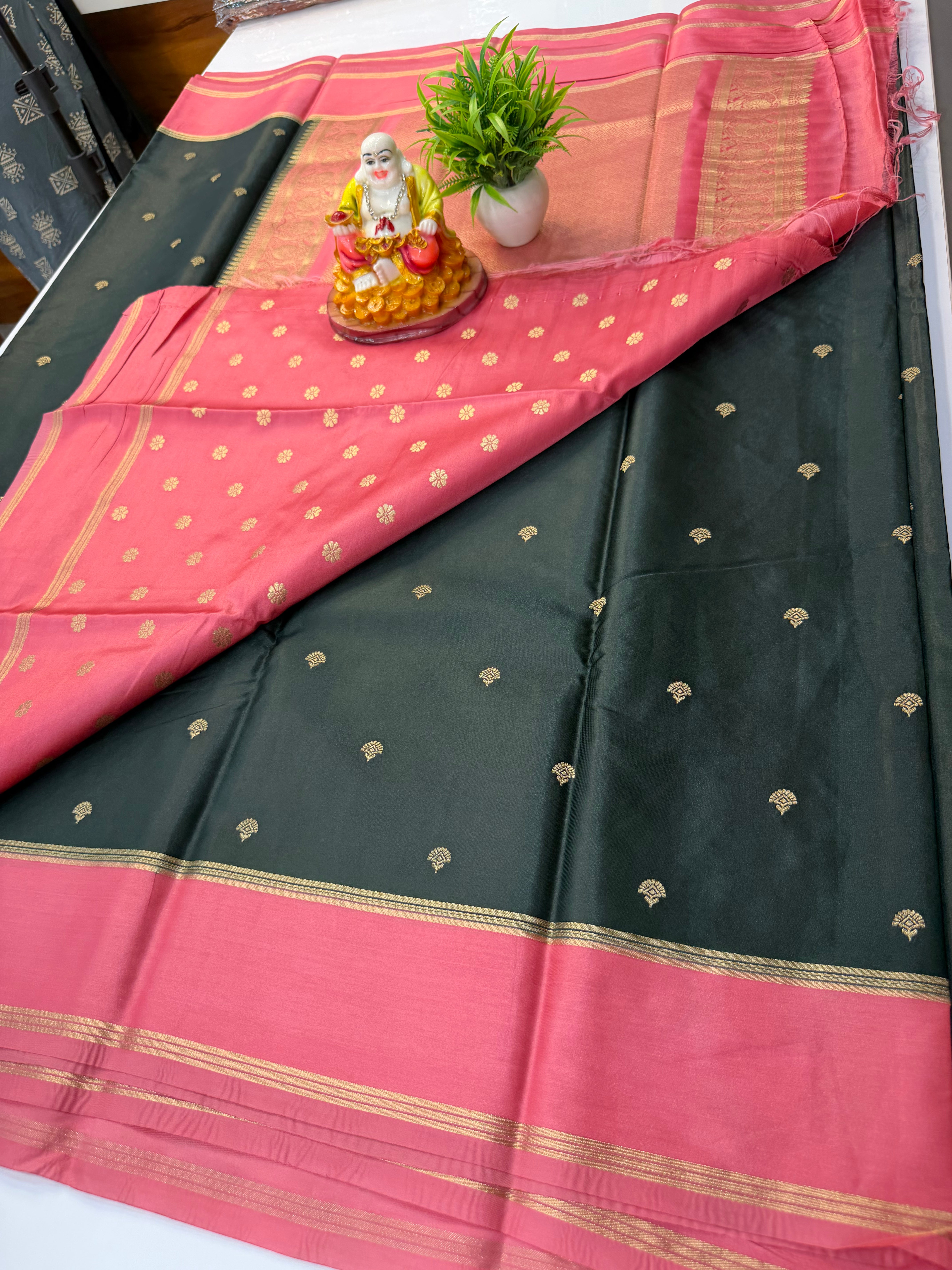 Premium Gajji Silk Saree with Buttas & Bentex Border with Rich Pallu