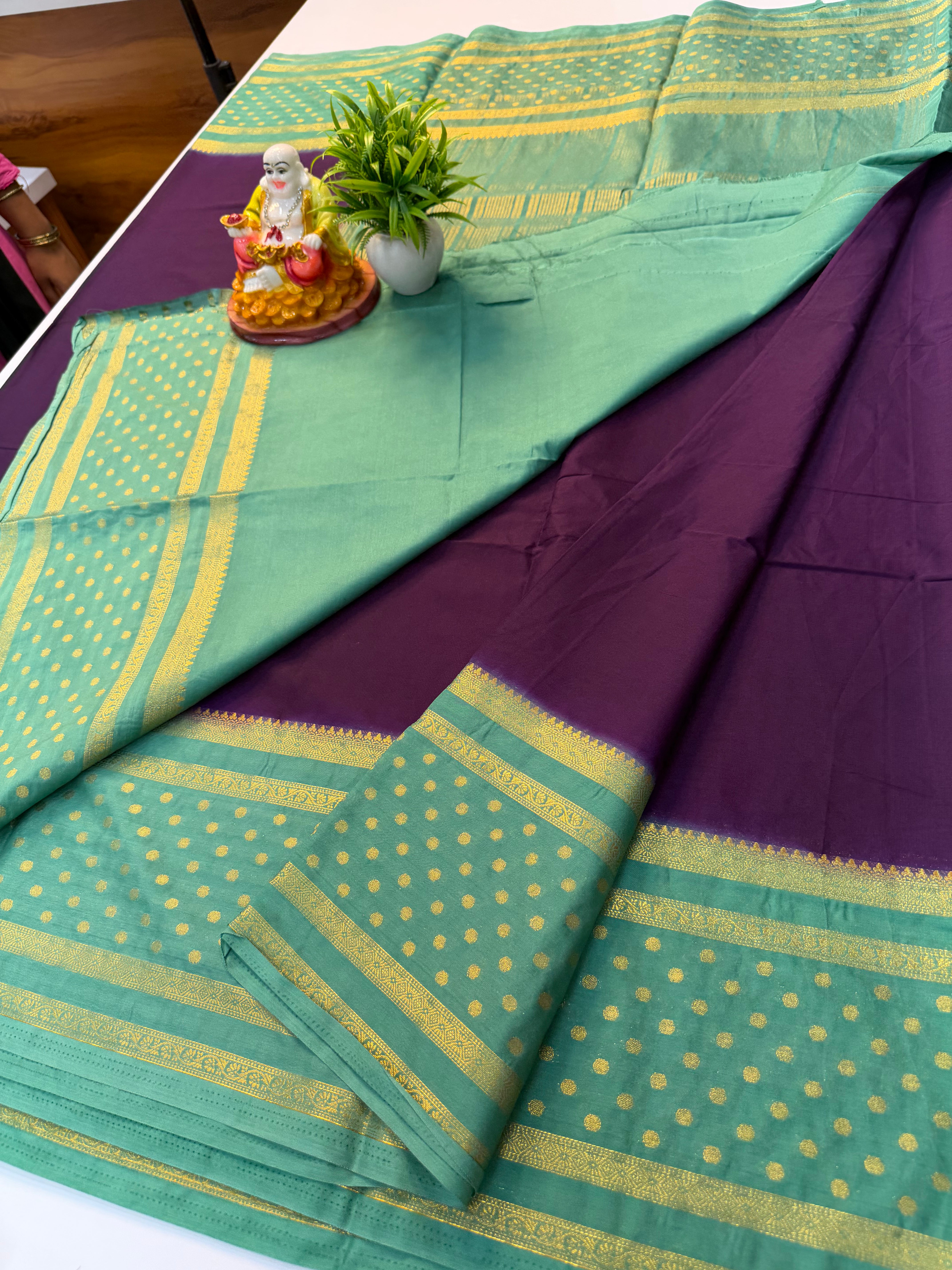 Beautiful Bindhi Border Saree with Rich Pallu – Elegance in Every Drape
