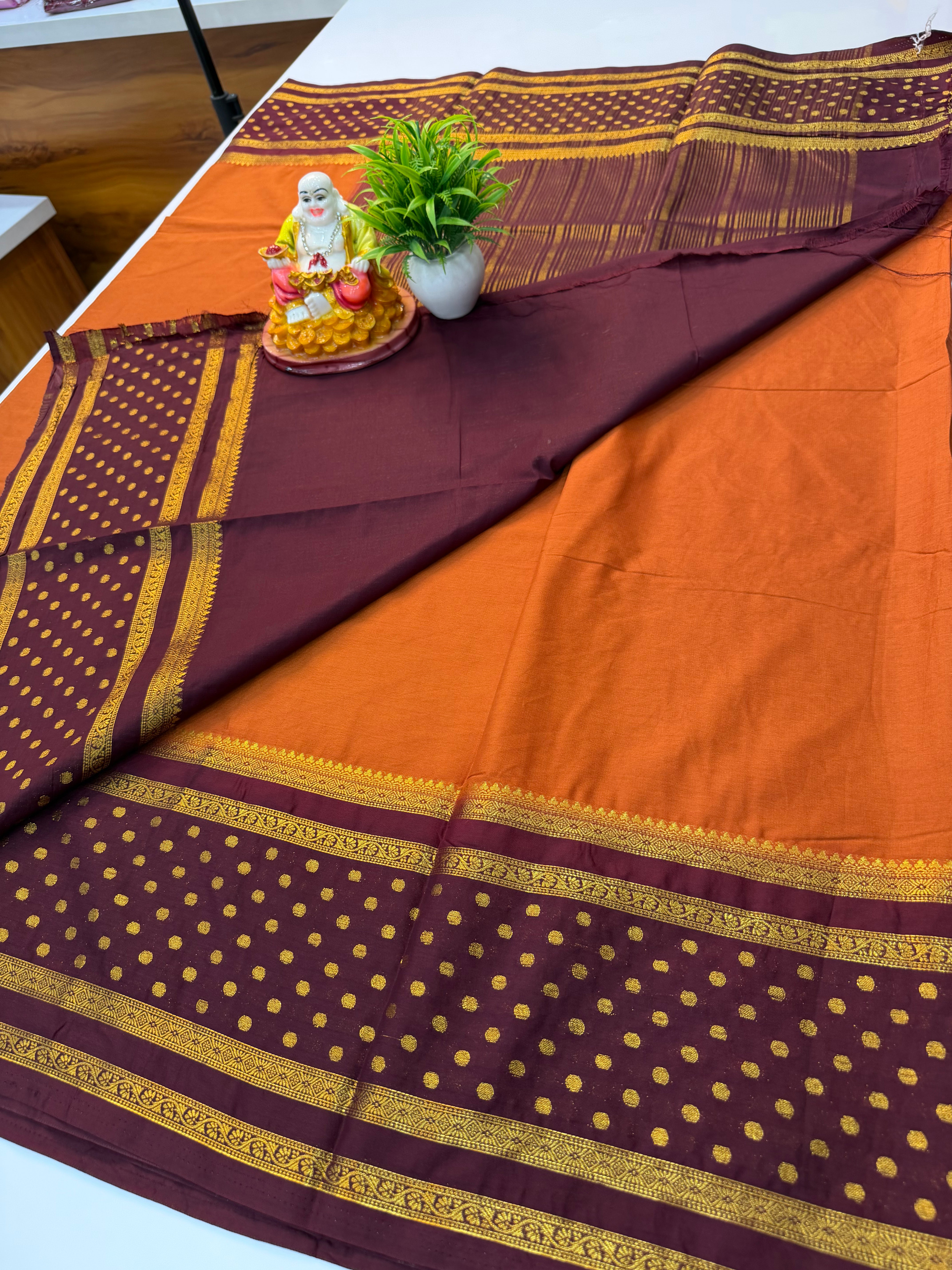 Beautiful Bindhi Border Saree with Rich Pallu – Elegance in Every Drape