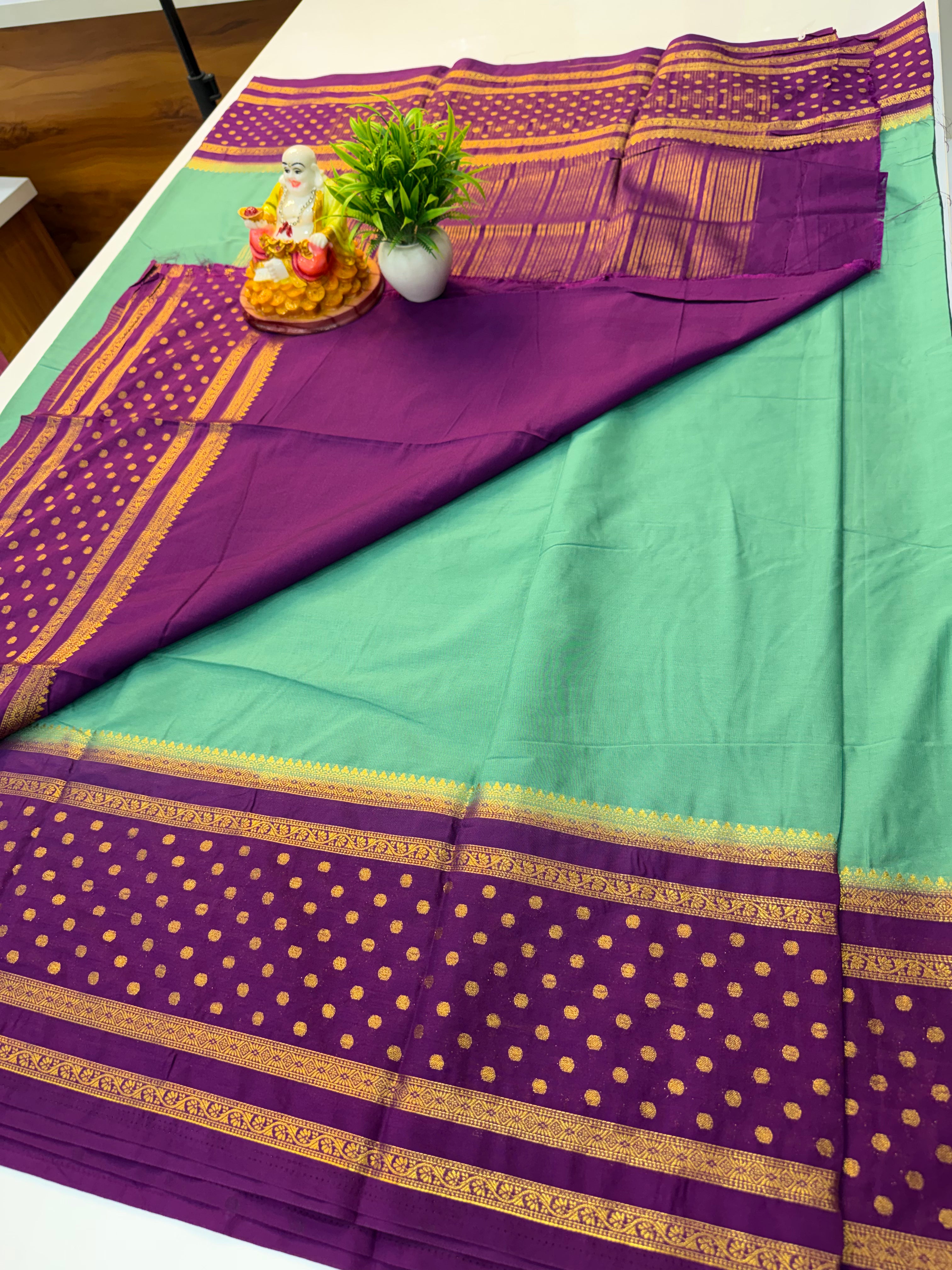 Beautiful Bindhi Border Saree with Rich Pallu – Elegance in Every Drape