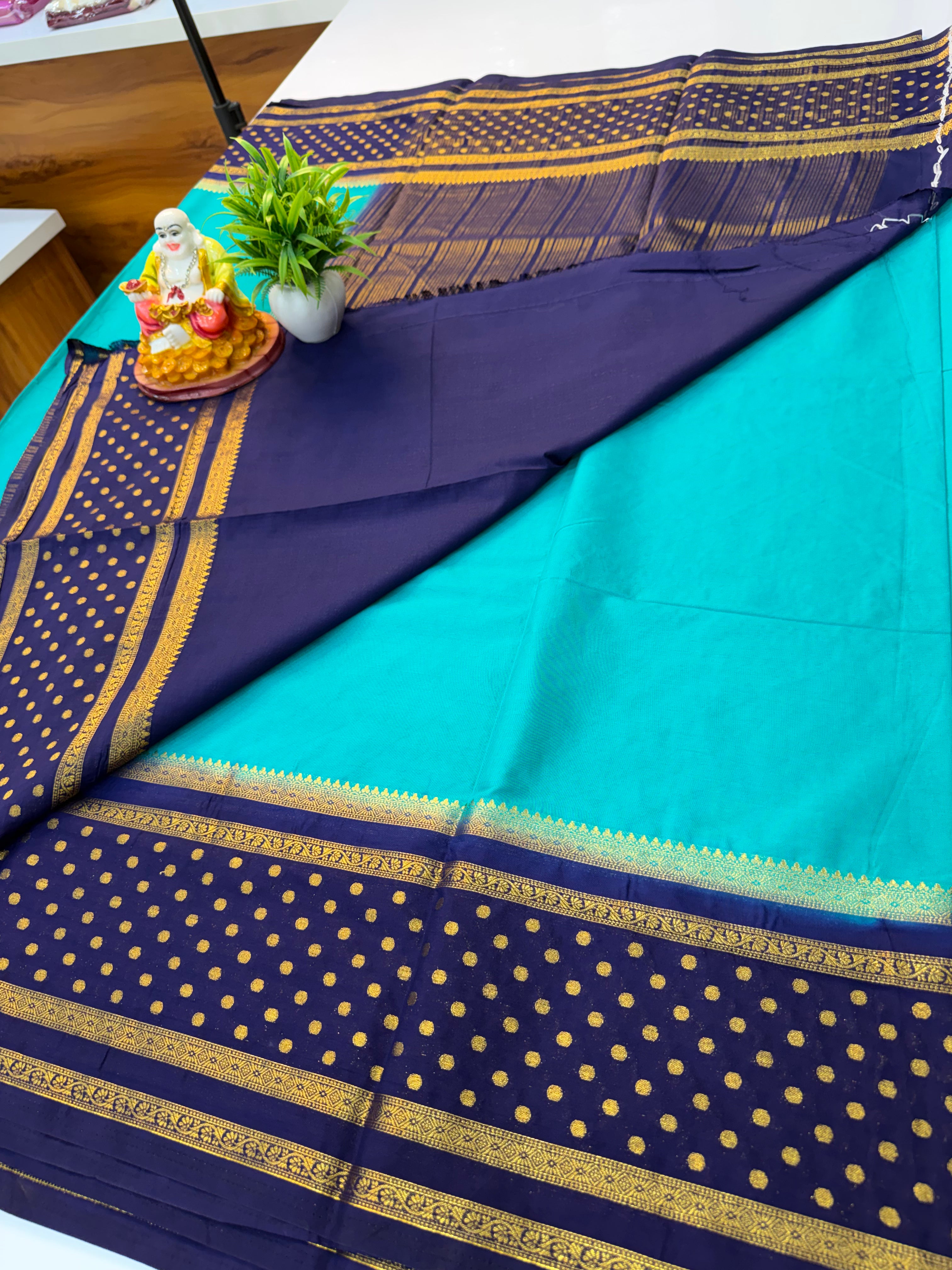 Beautiful Bindhi Border Saree with Rich Pallu – Elegance in Every Drape
