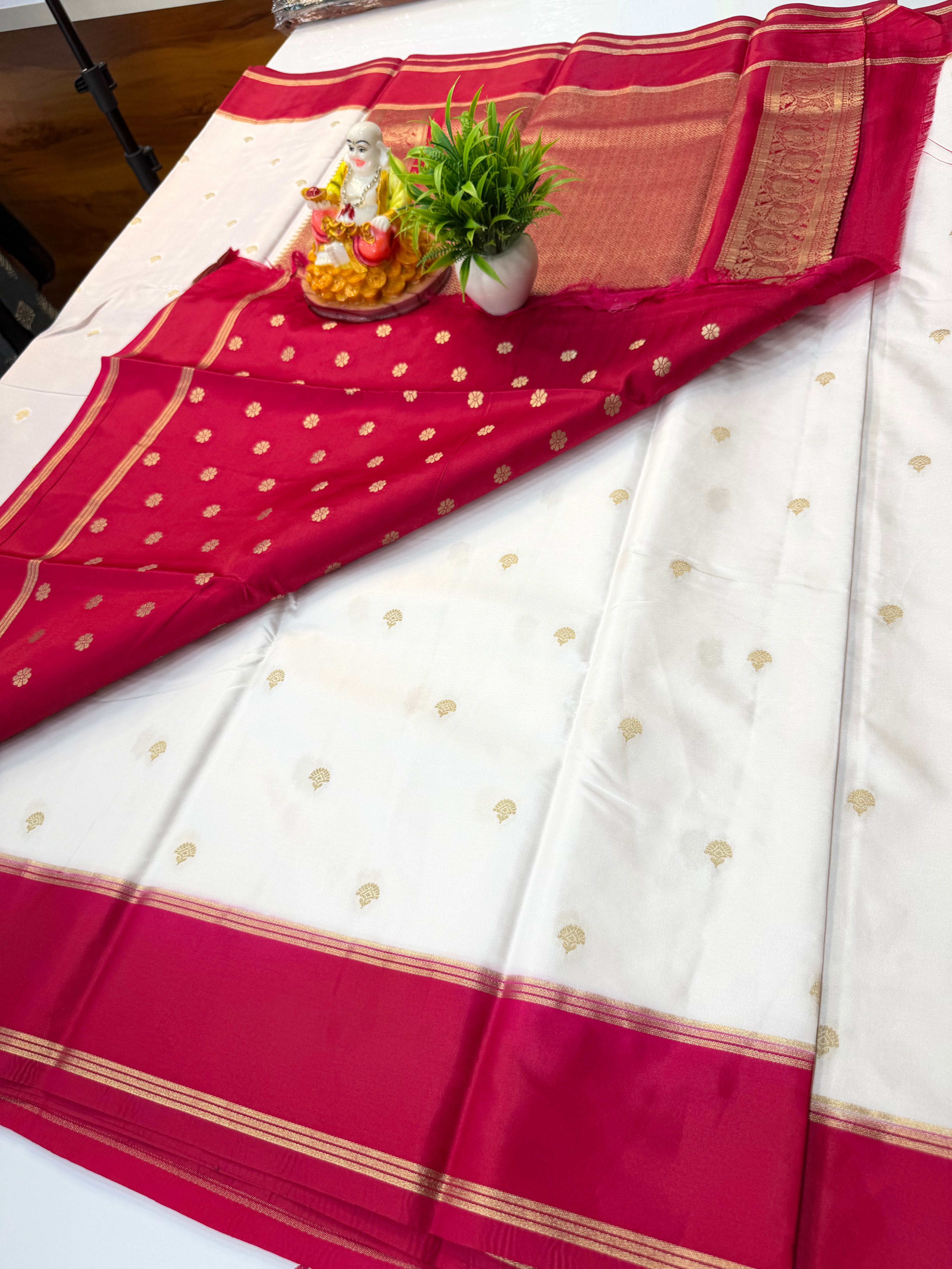 Premium Gajji Silk Saree with Buttas & Bentex Border with Rich Pallu
