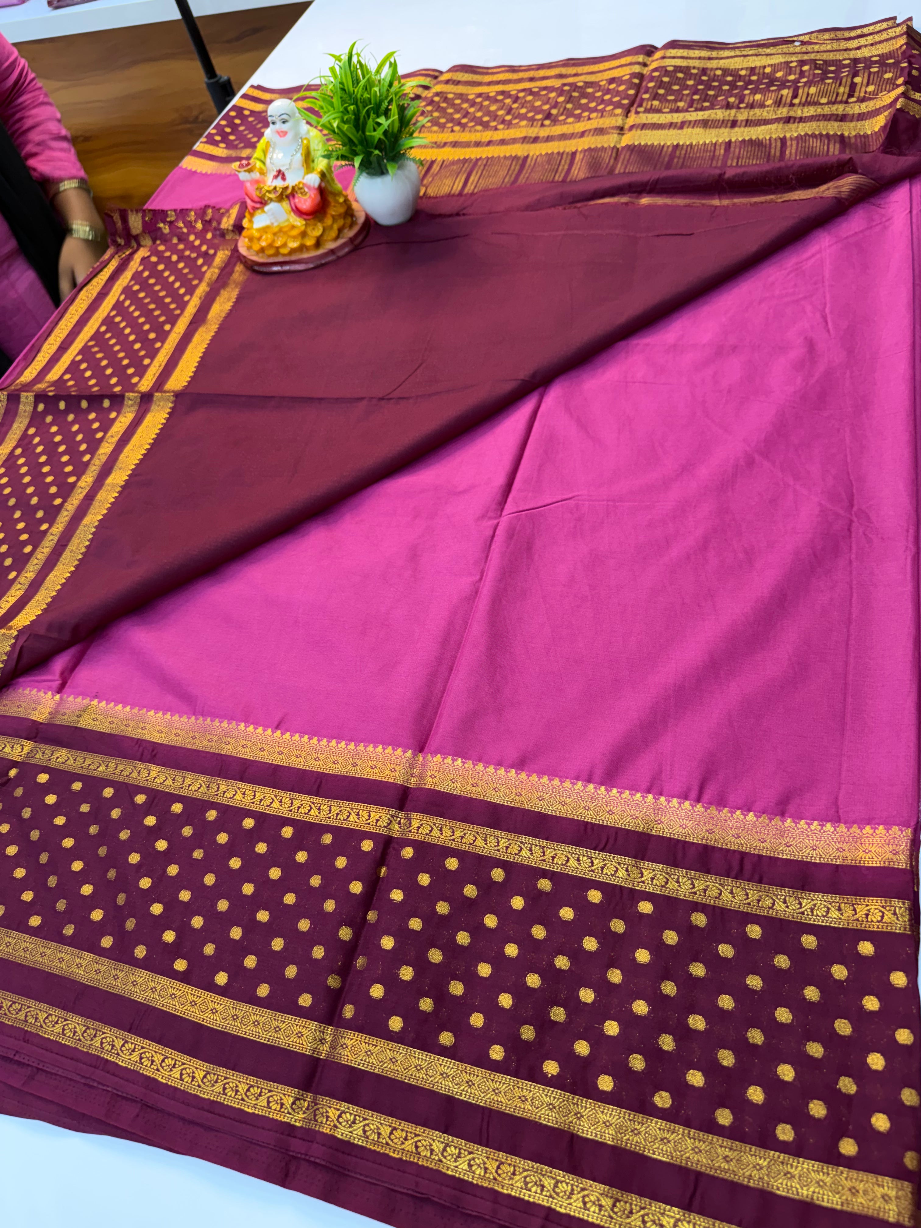 Beautiful Bindhi Border Saree with Rich Pallu – Elegance in Every Drape