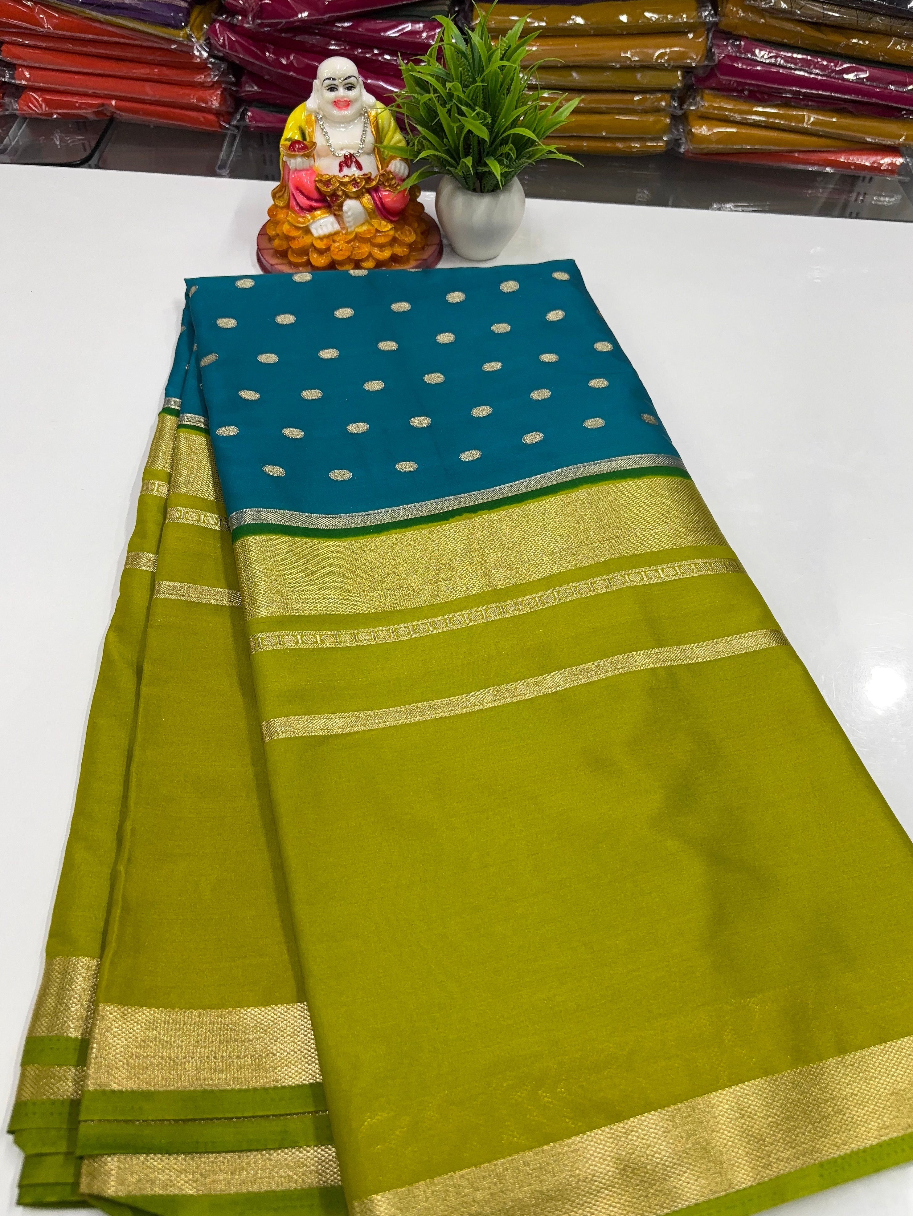 Mysore Crepe Silk Saree – Elegant Centre Print Buttas ✨