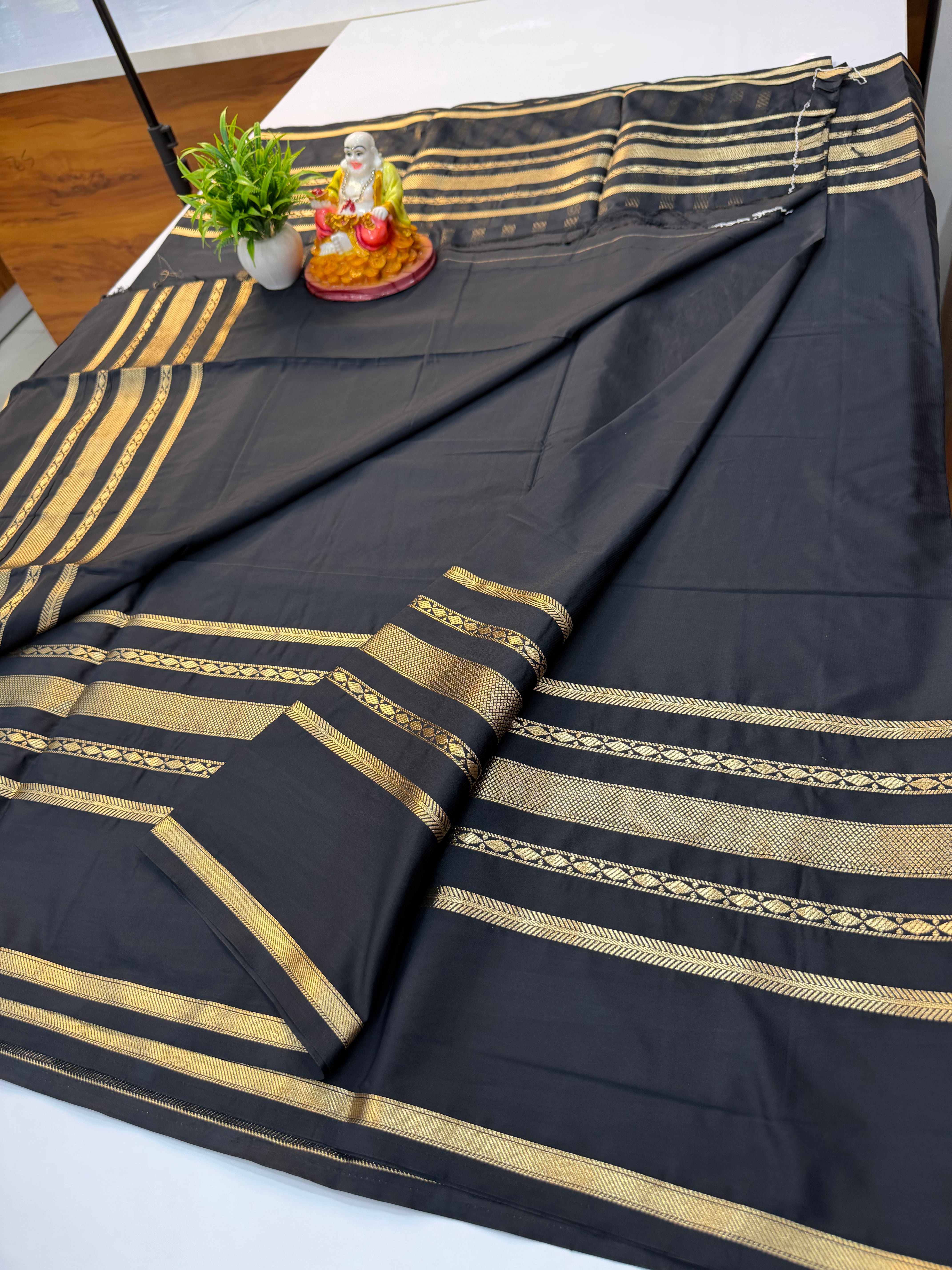 Mysore Crepe Silk Saree with Chit Pallu – Padmavathi Silks and Sarees