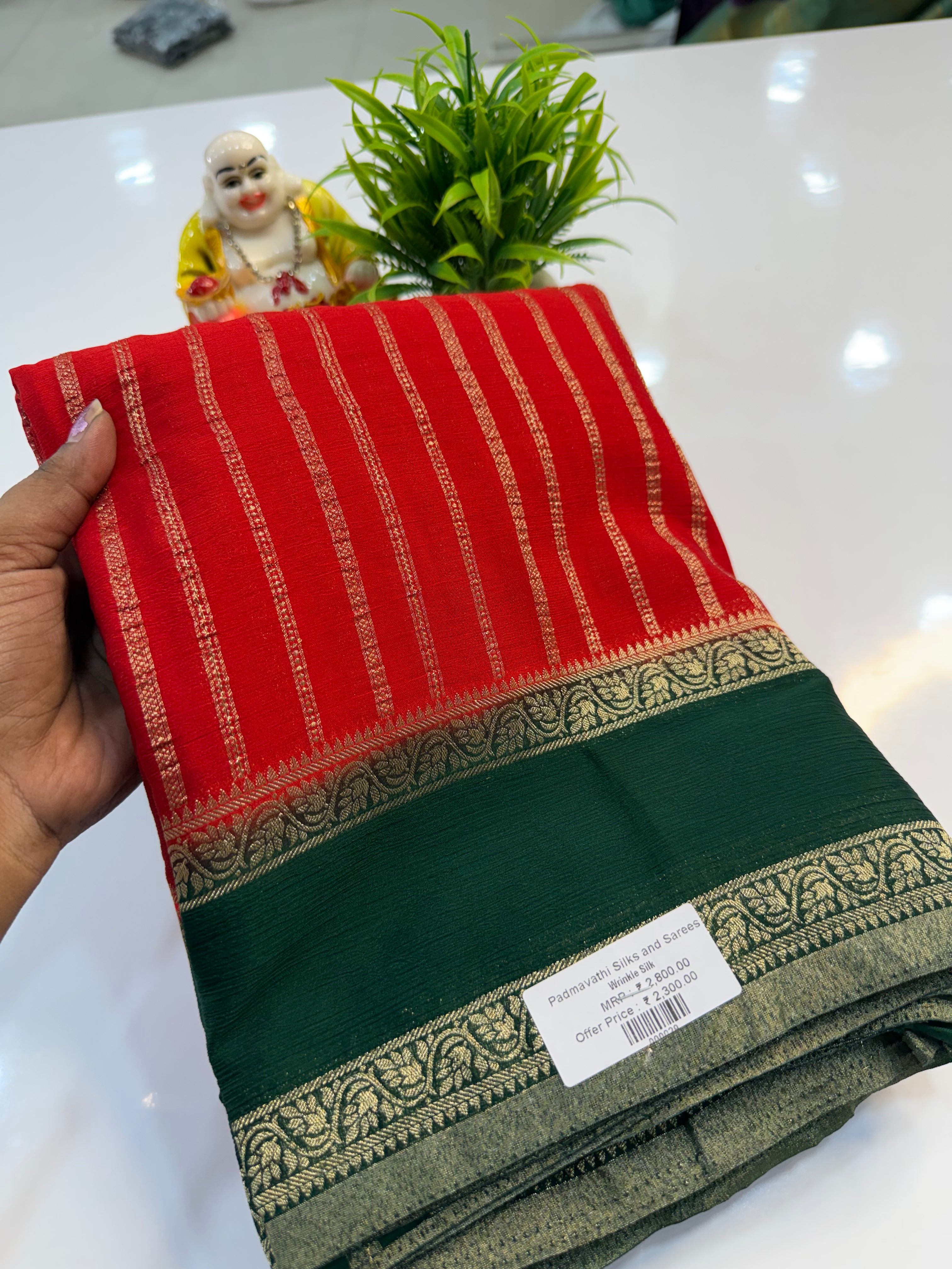 Premium Wrinkle Crepe Silk Saree with Rich Pallu – Timeless Grace & Luxurious Drape