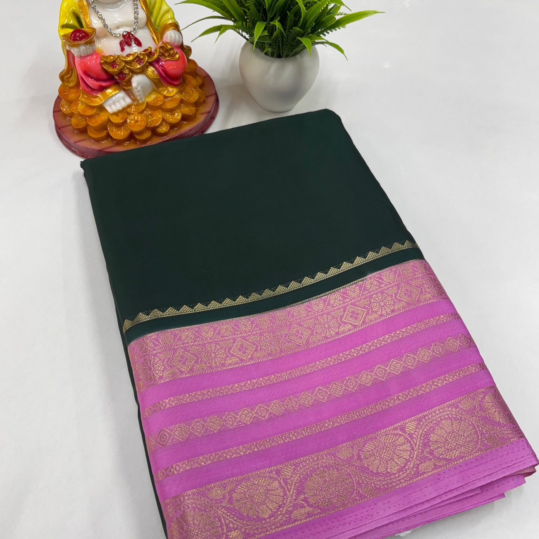 Mysore Crepe Silk Saree with Beautiful Contrast Border ✨