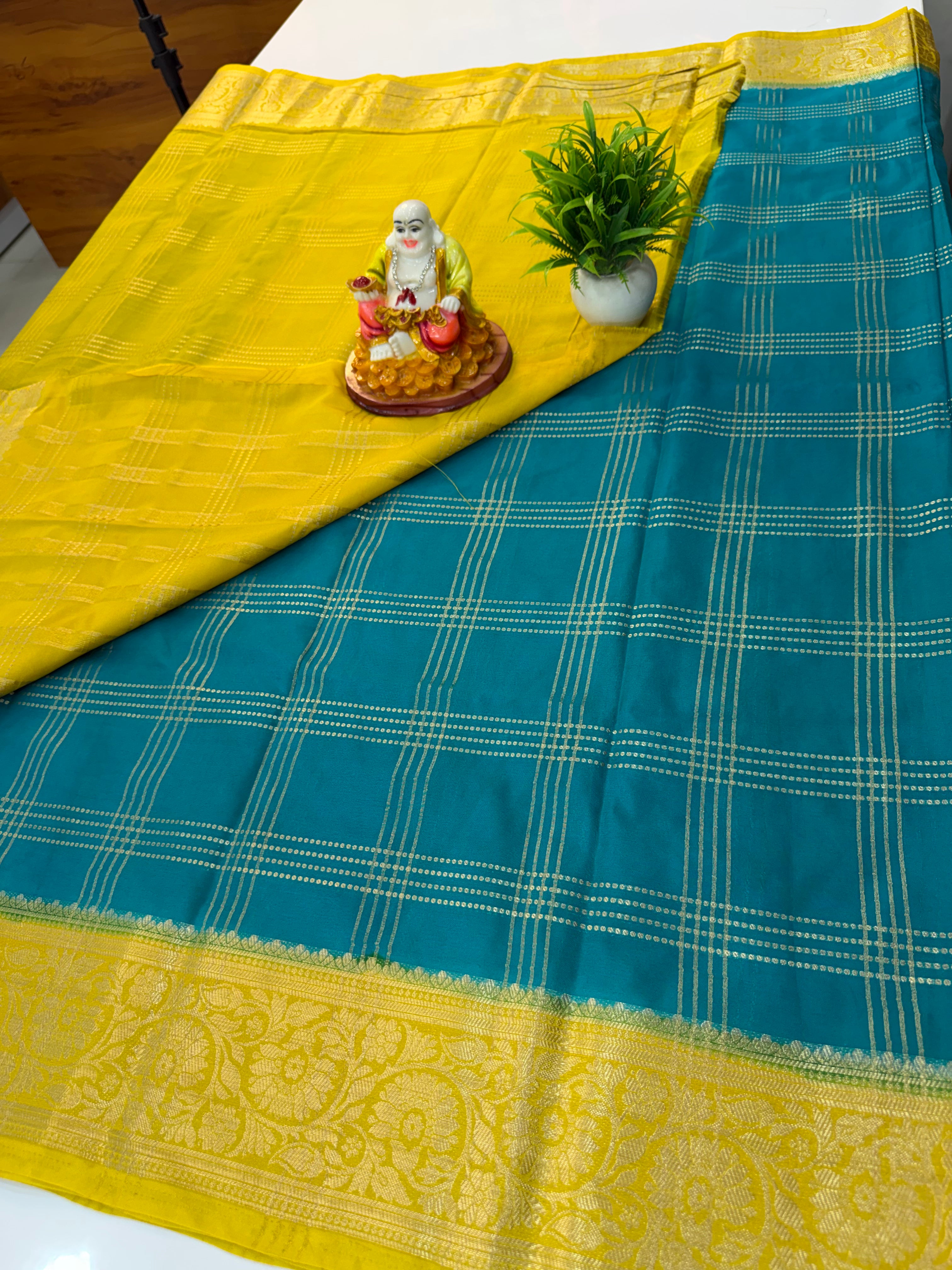 Beautiful Chiffon Saree with Checks Pattern