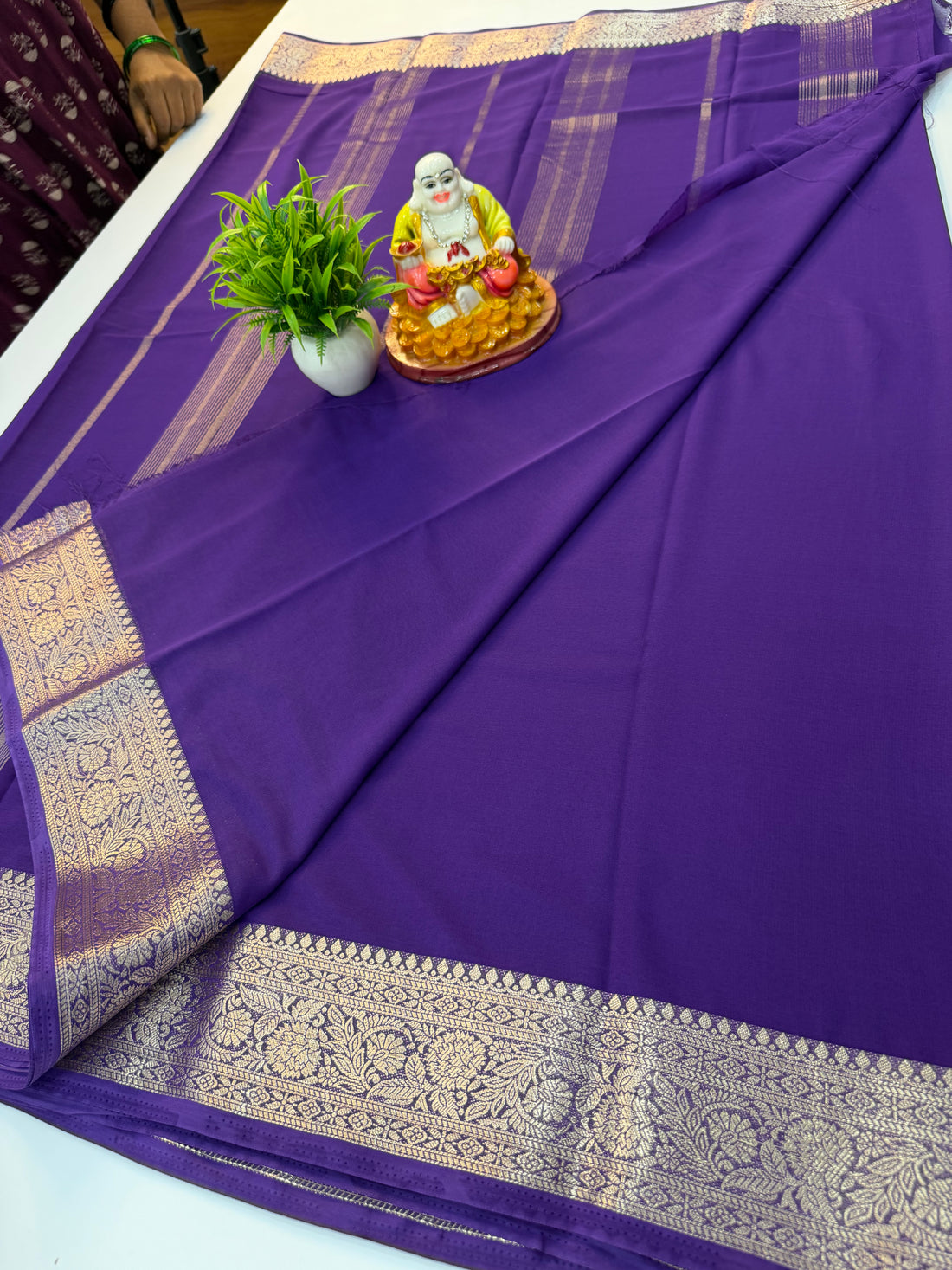Beautiful Chiffon Saree with Elegant Border & Chit Pallu
