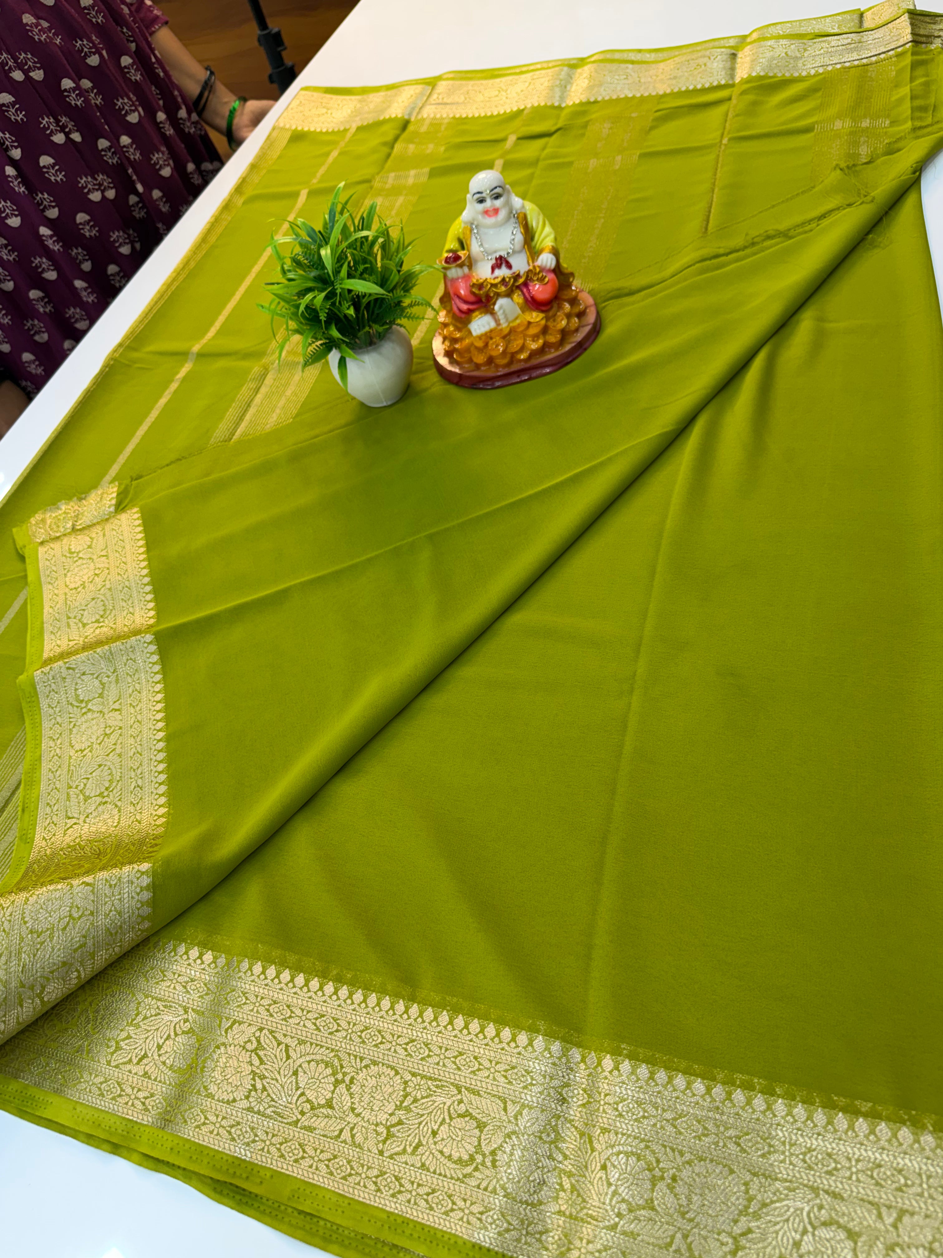 Beautiful Chiffon Saree with Elegant Border & Chit Pallu