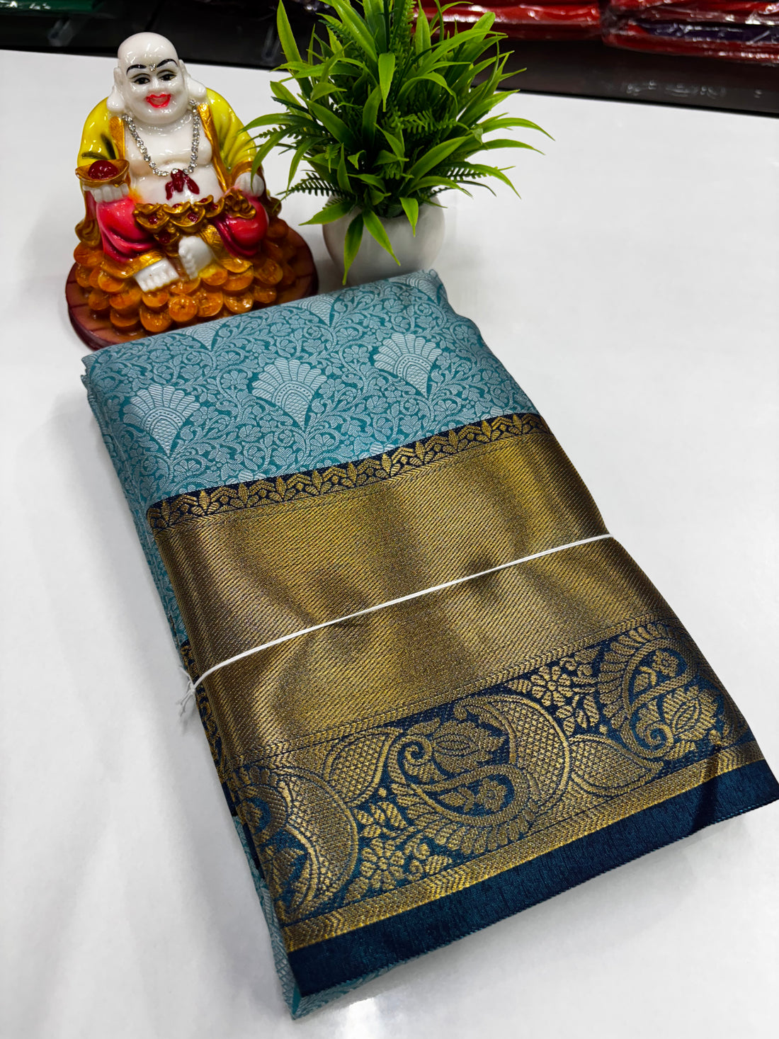 Elegant & Shiny Brocade Tissue Sarees