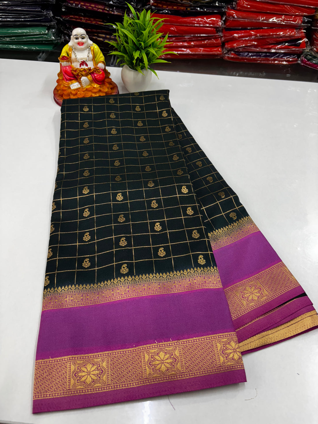 🌸 Premium Georgette Saree with Chex Pattern & Flower Buttas 🌸
