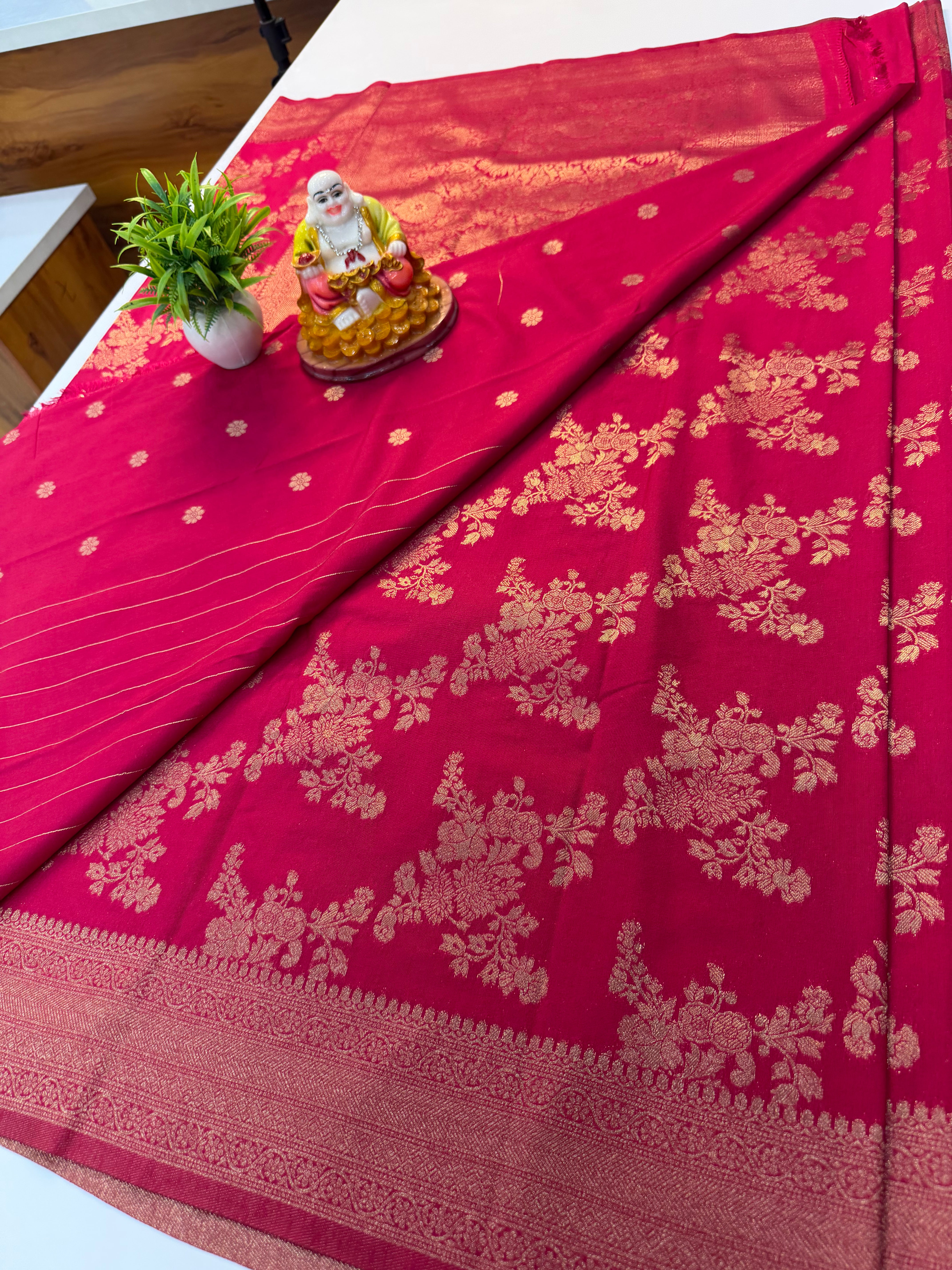 Premium Georgette Saree with Elegant Jaal Pattern & Rich Pallu…