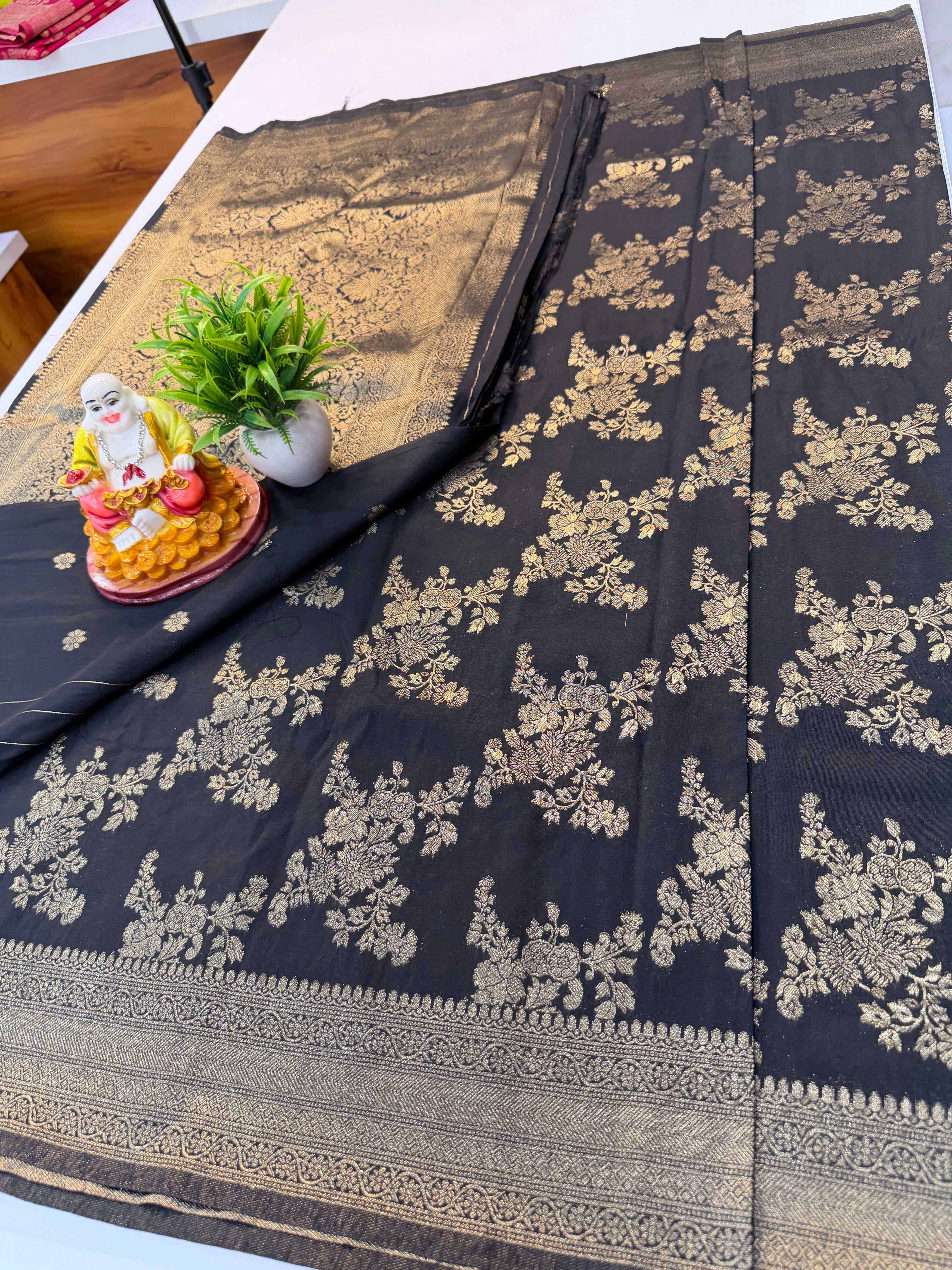 Premium Georgette Saree with Elegant Jaal Pattern & Rich Pallu…