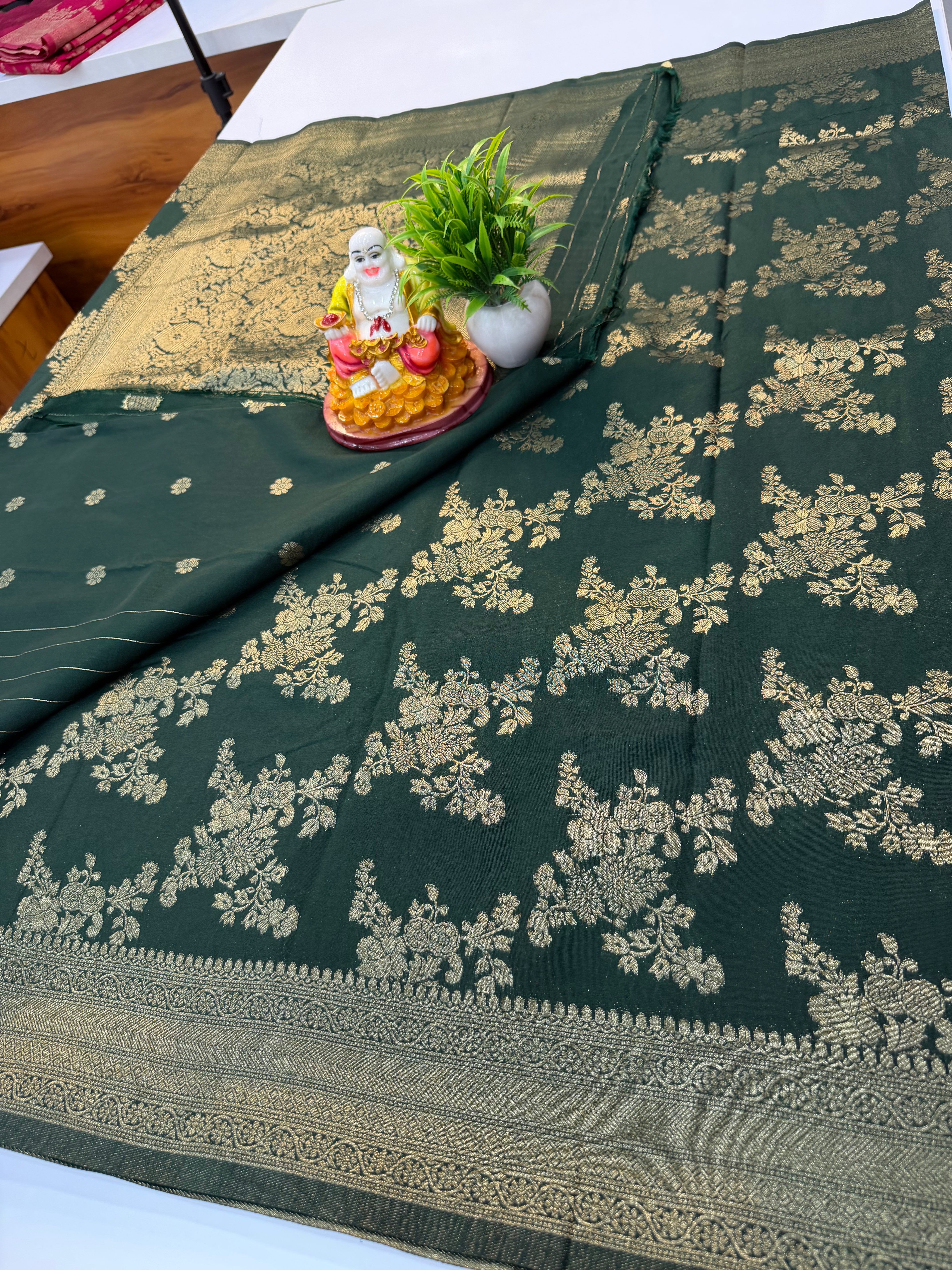 Premium Georgette Saree with Elegant Jaal Pattern & Rich Pallu…