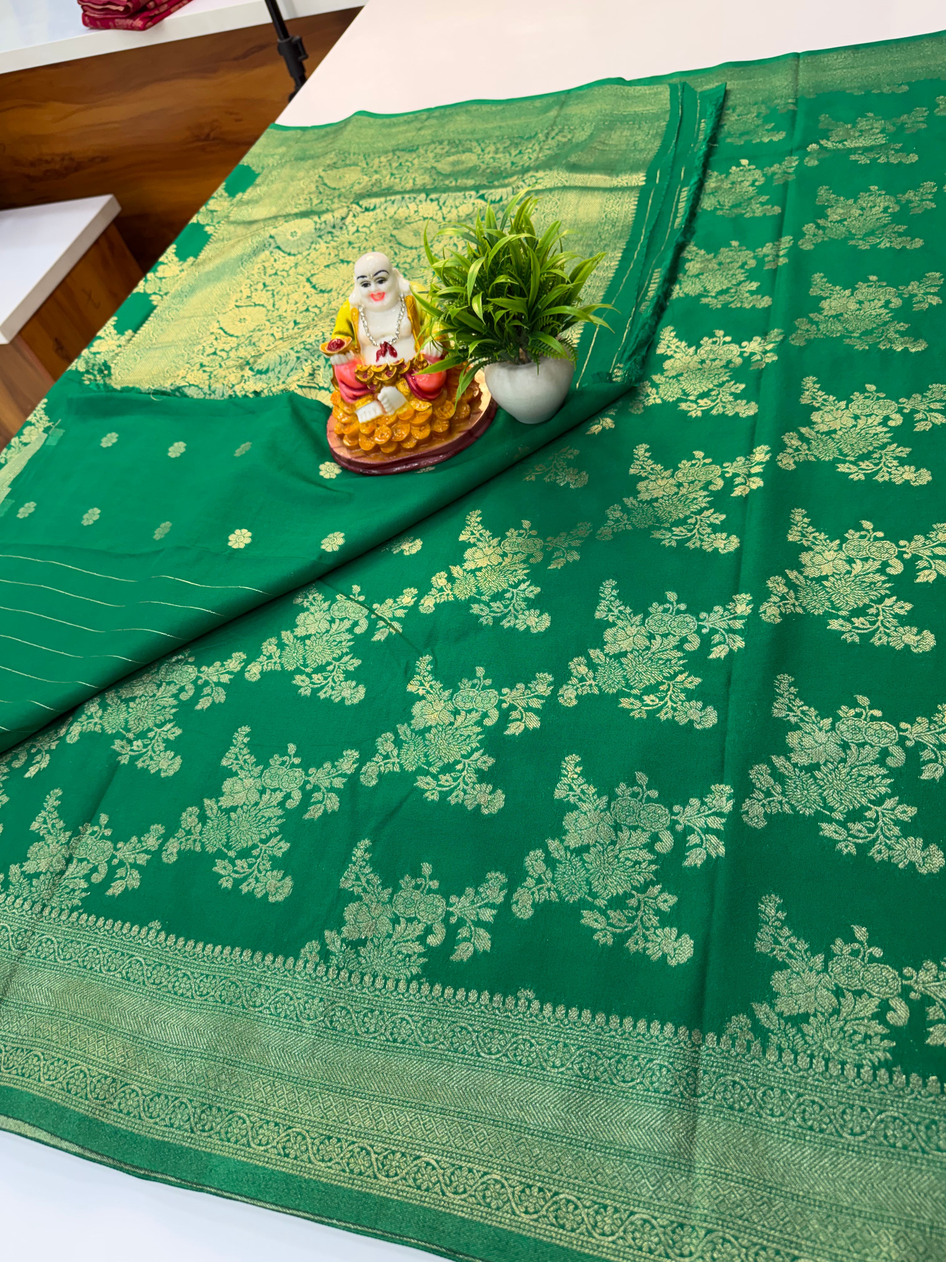 Premium Georgette Saree with Elegant Jaal Pattern & Rich Pallu…
