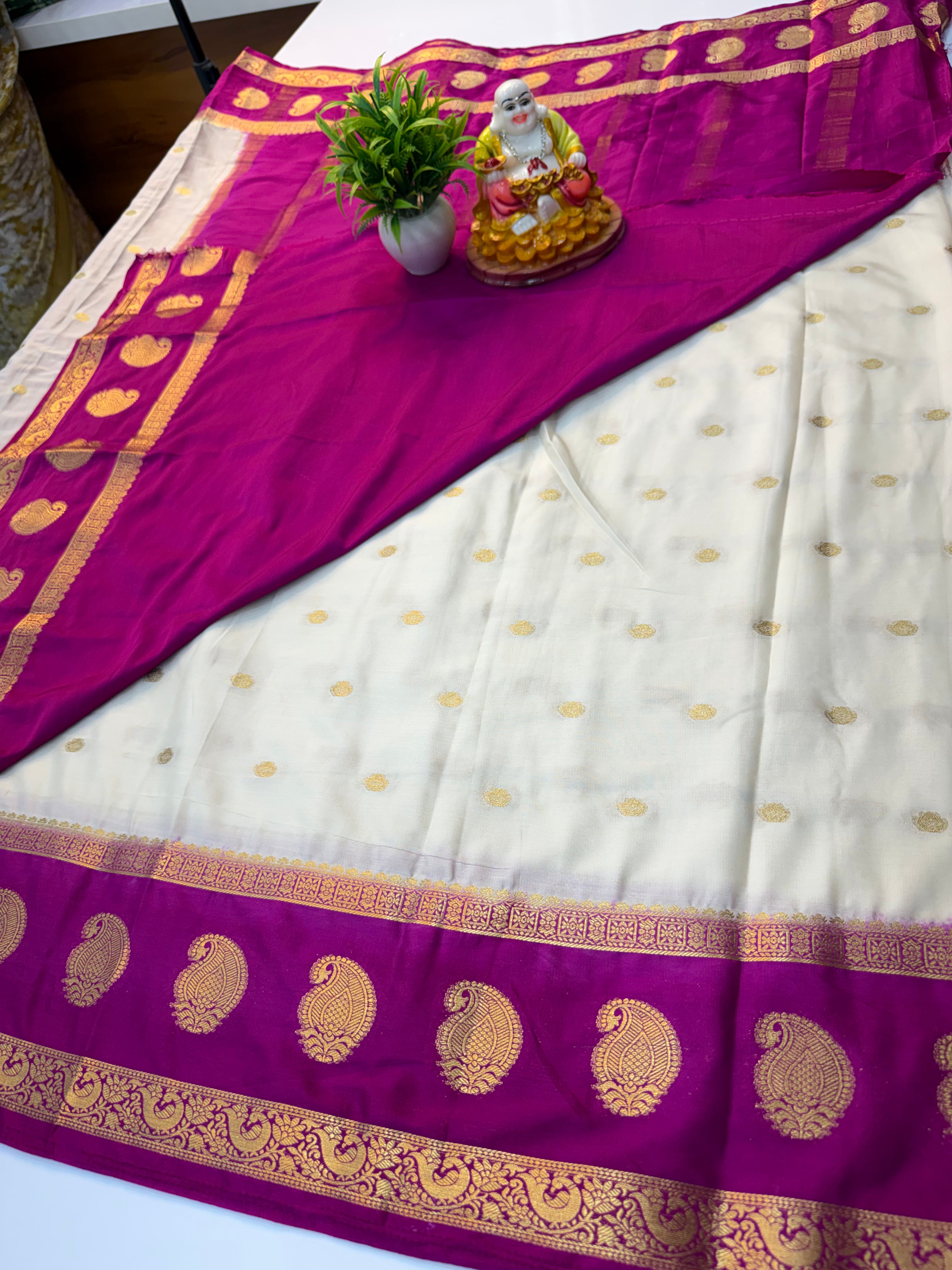 Premium crape silk saree with beuatiful buttas with mango bentex border