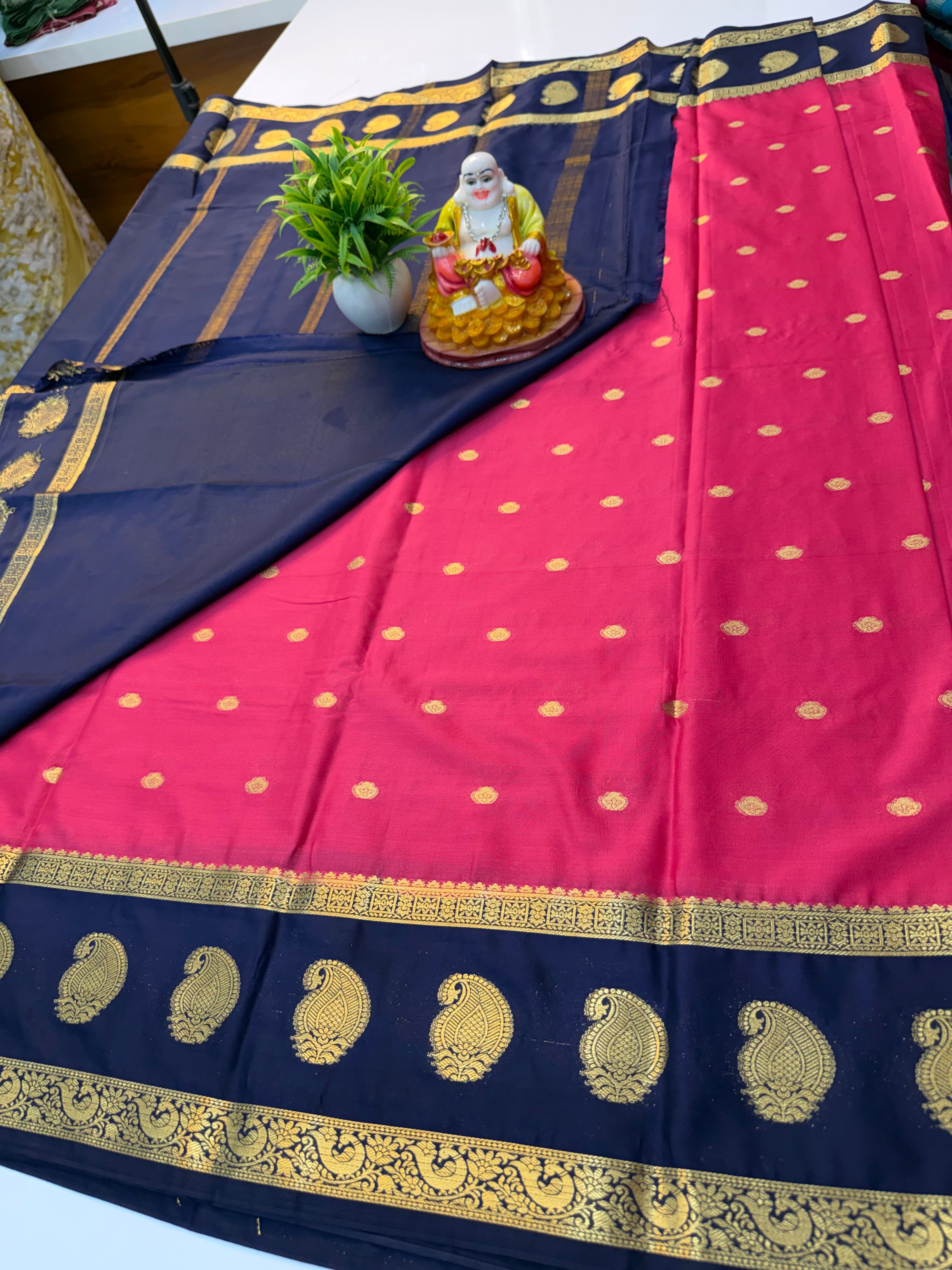 Premium crape silk saree with beuatiful buttas with mango bentex border