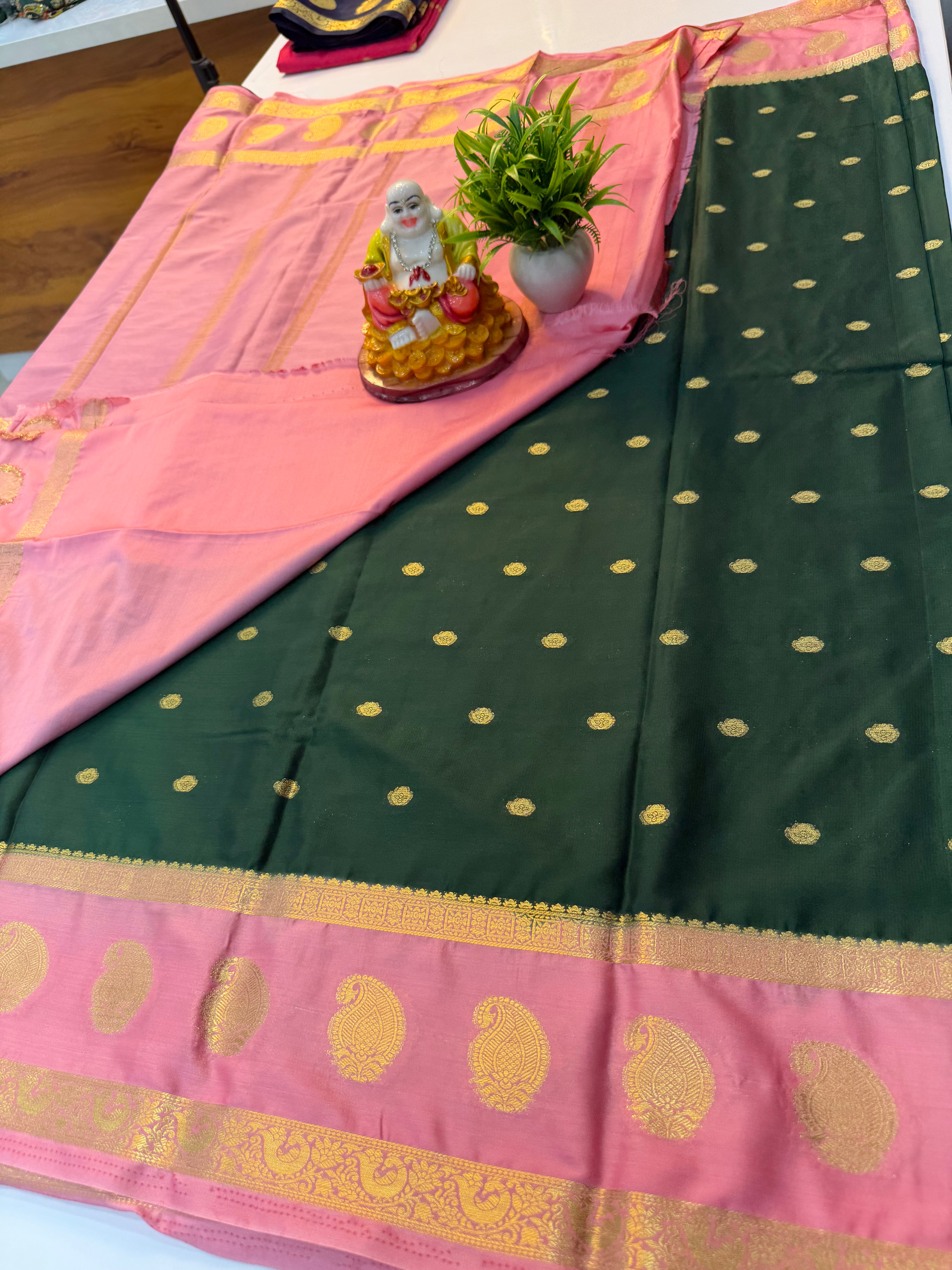 Premium crape silk saree with beuatiful buttas with mango bentex border
