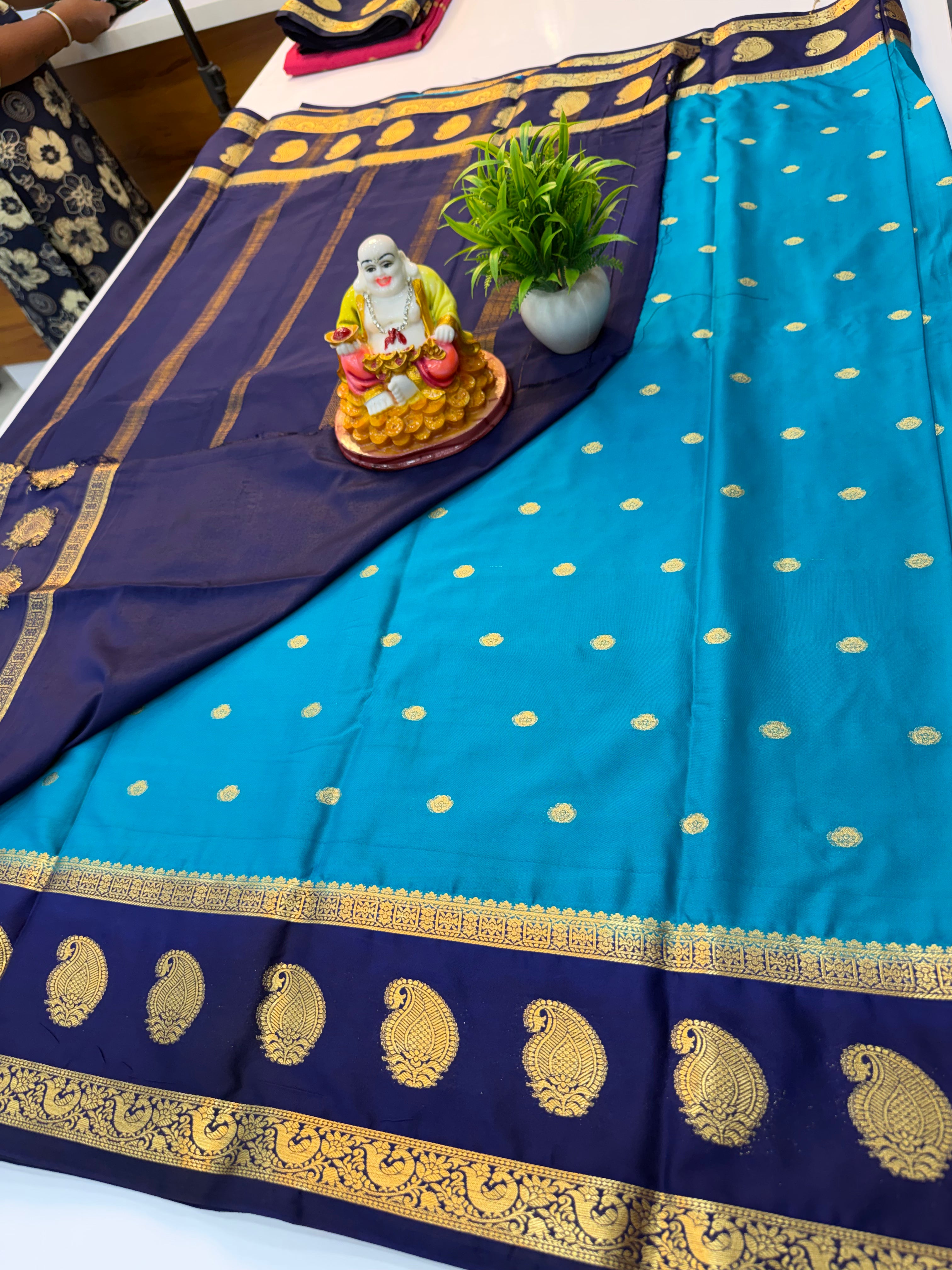 Premium crape silk saree with beuatiful buttas with mango bentex border