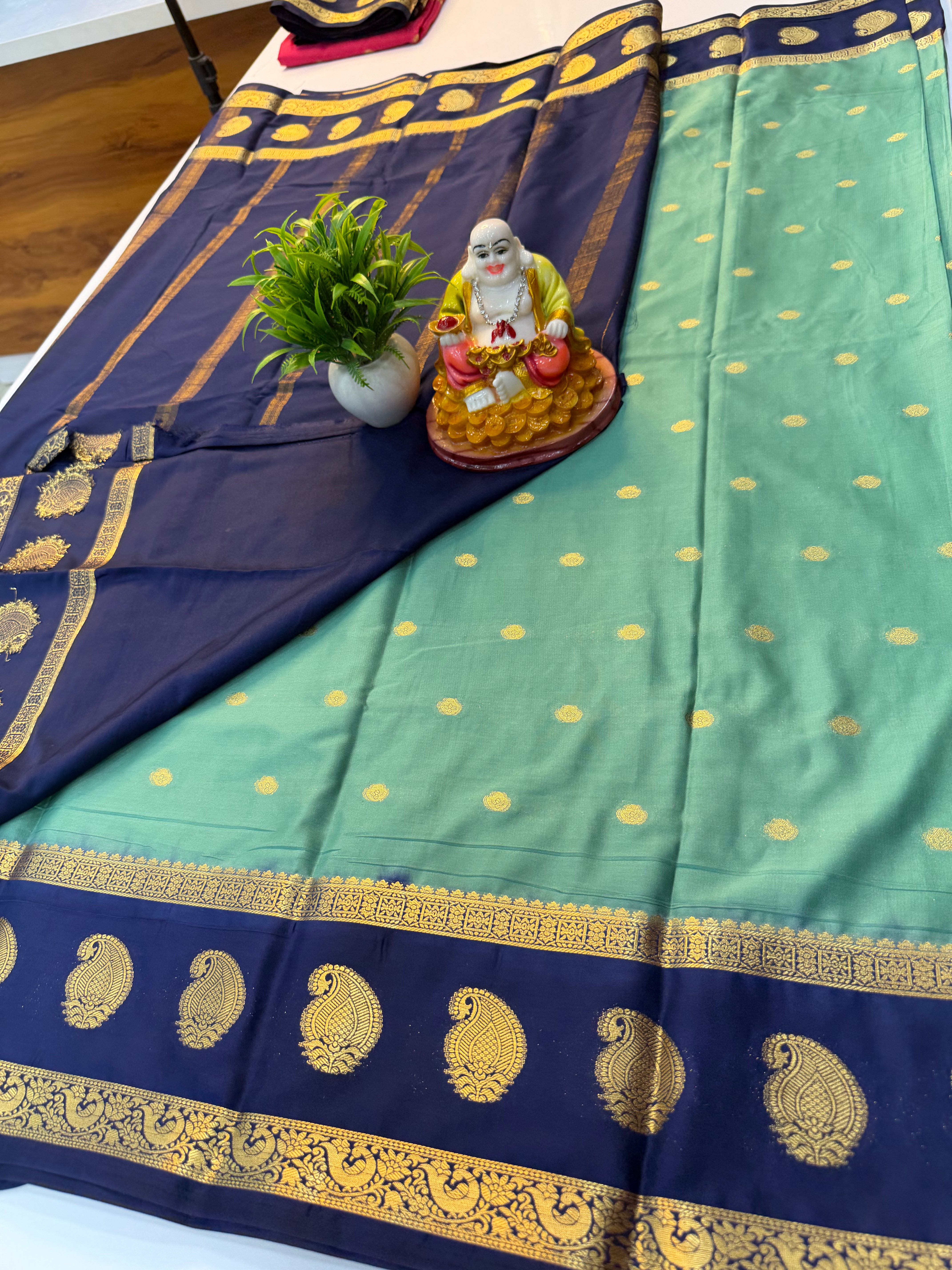 Premium crape silk saree with beuatiful buttas with mango bentex border