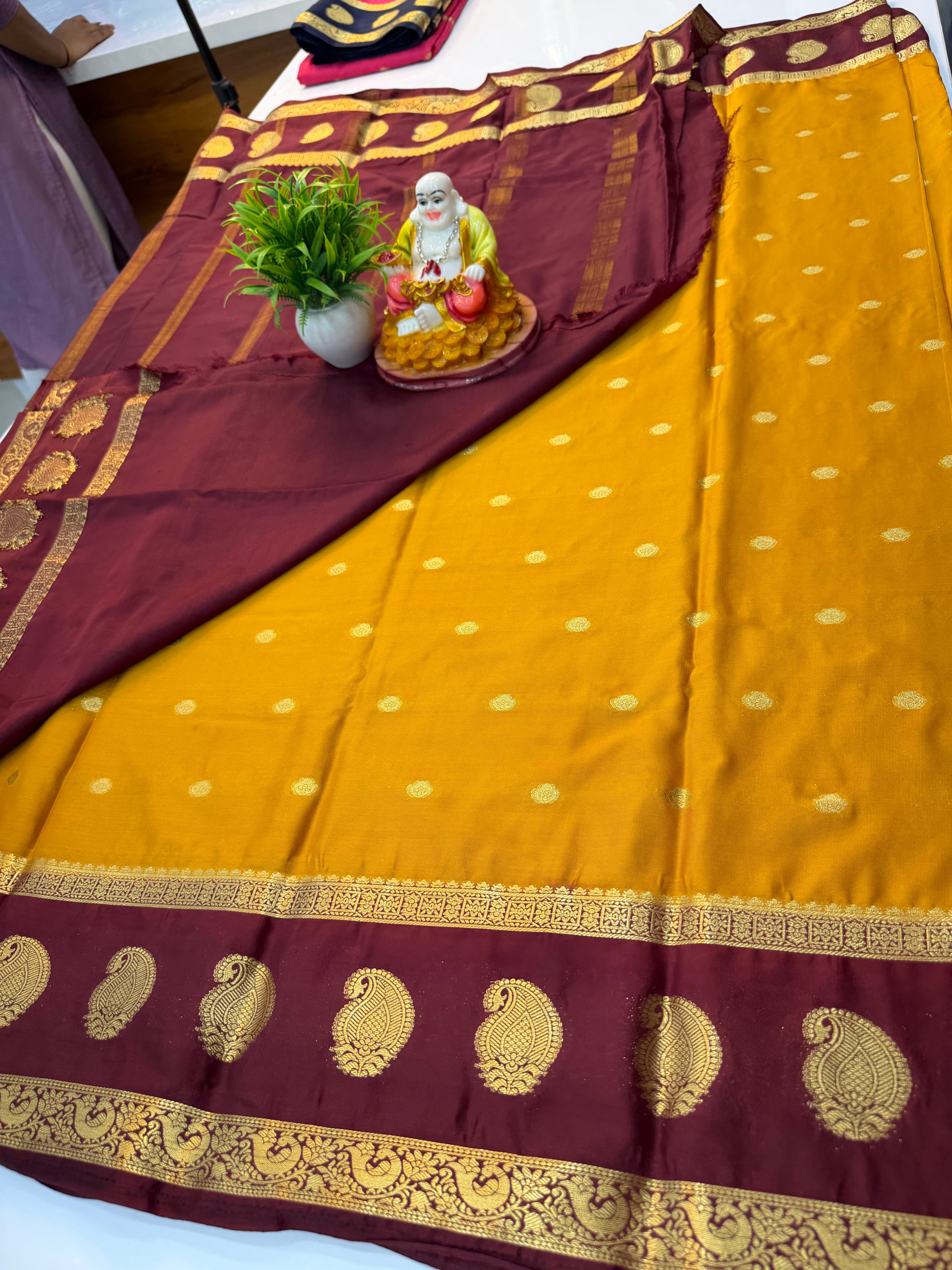 Premium crape silk saree with beuatiful buttas with mango bentex border